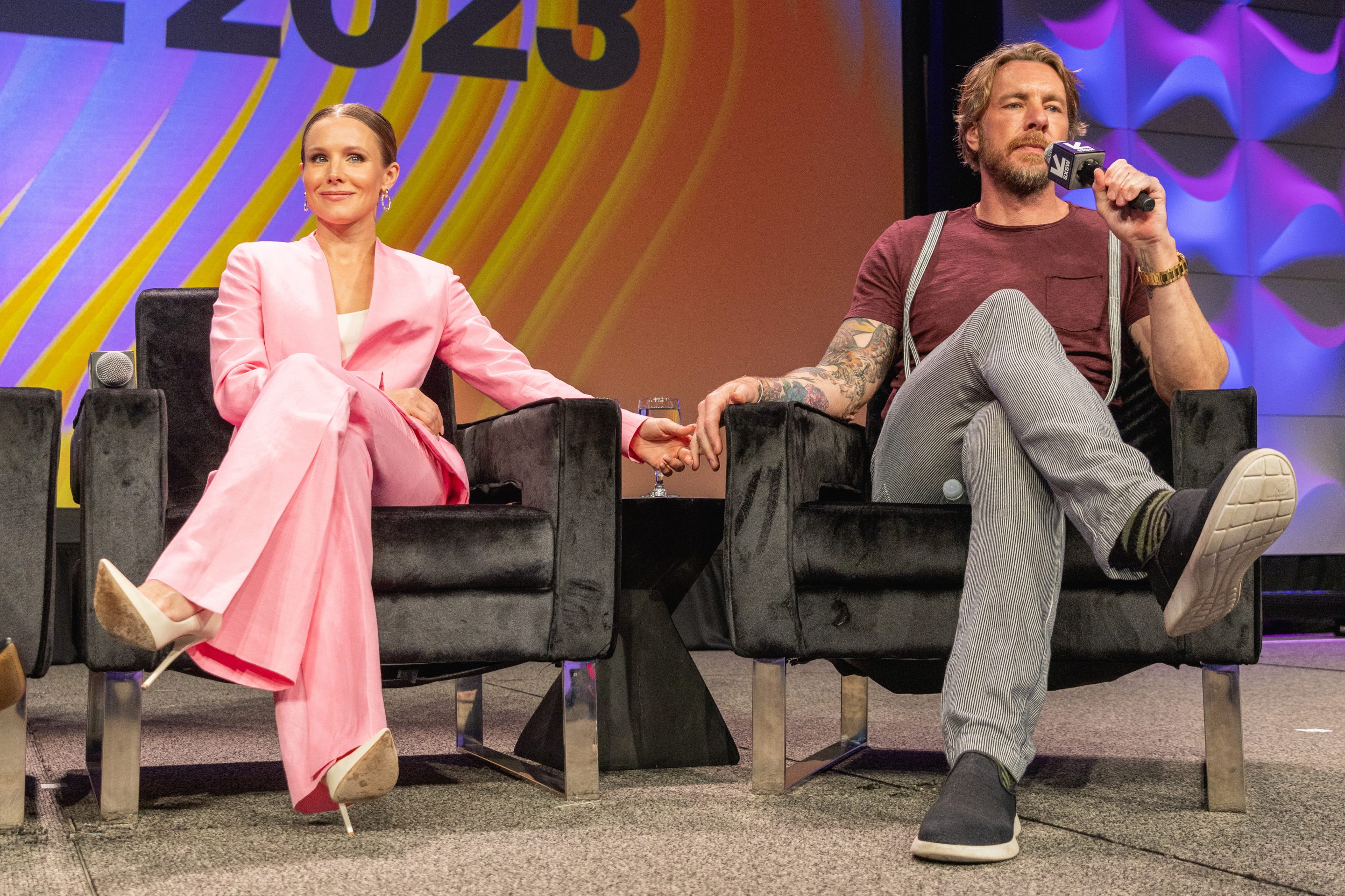 Kristen Bell (L) and Dax Shepard.