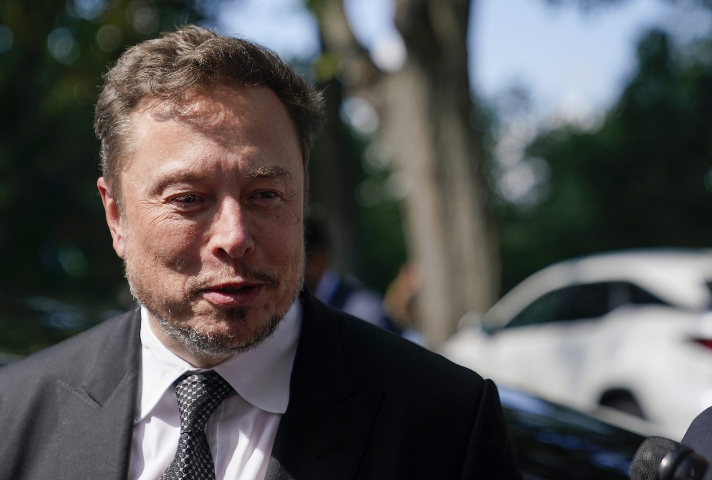 Elon Musk’s X/Twitter removes the New York Times’ gold verification badge