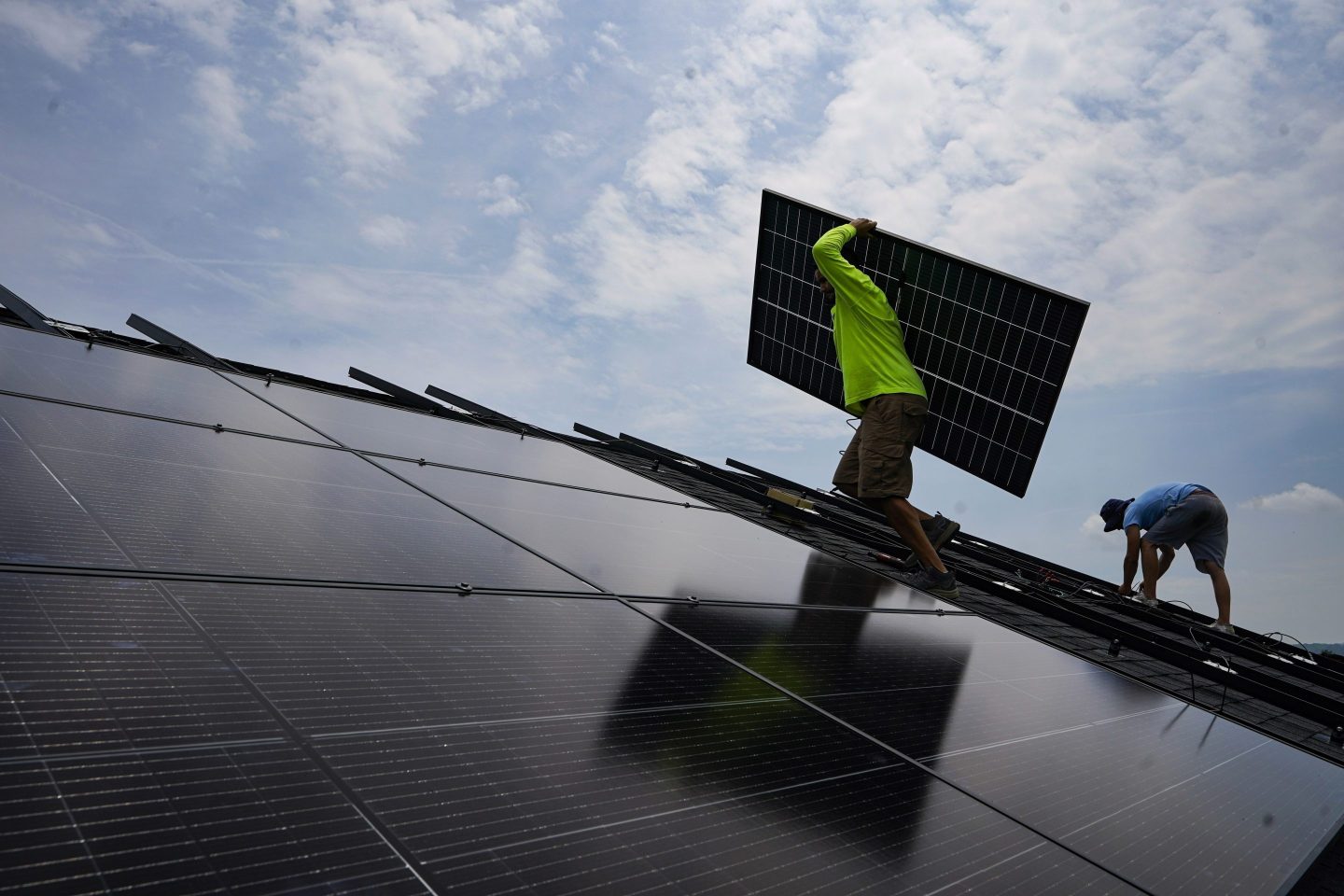 EV, battery storage and solar projects announced since the Inflation Reduction Act will create 403,000 jobs, business group says