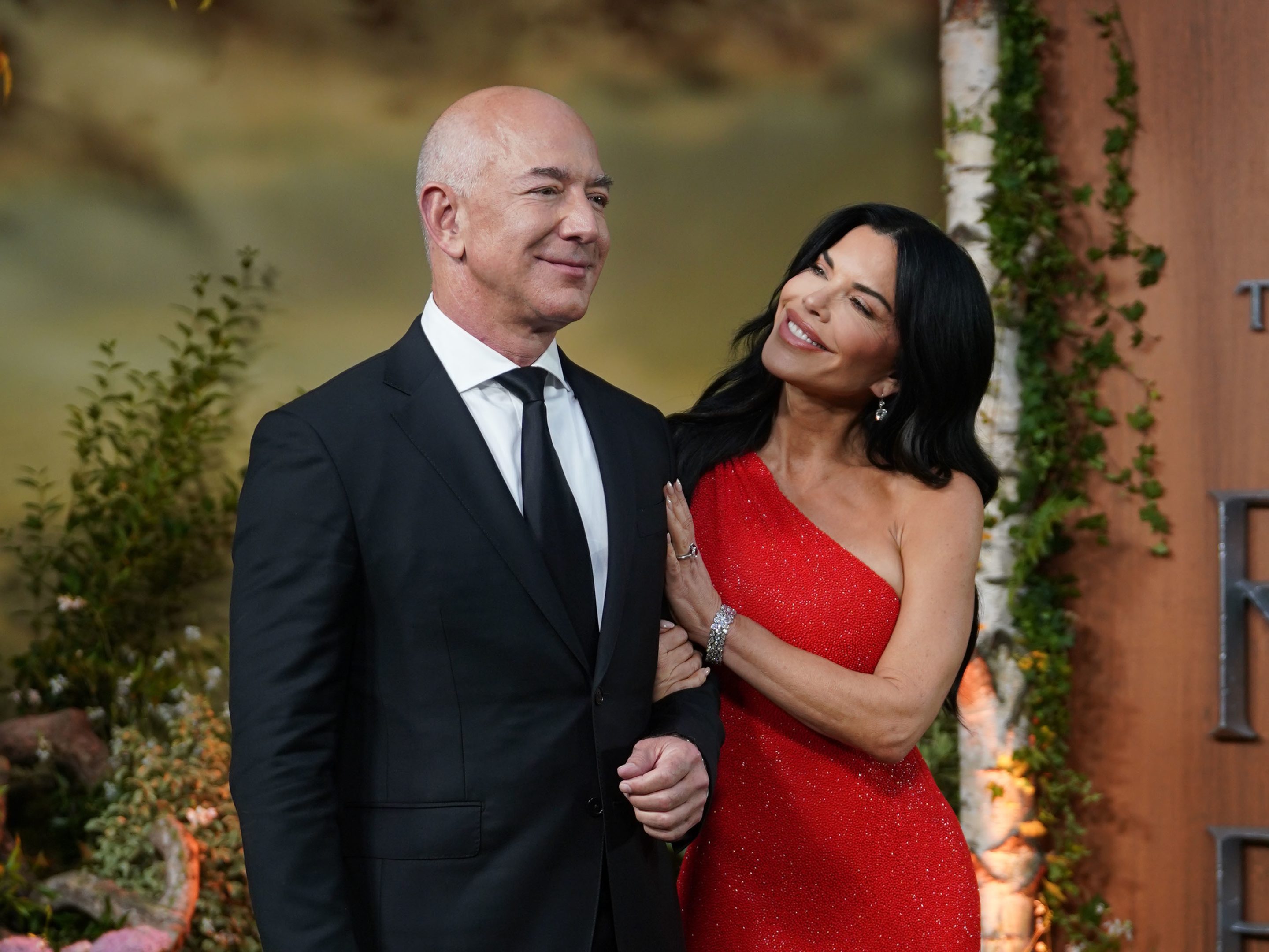 Jeff Bezos and Lauren Sanchez try their best to camouflage as normal.