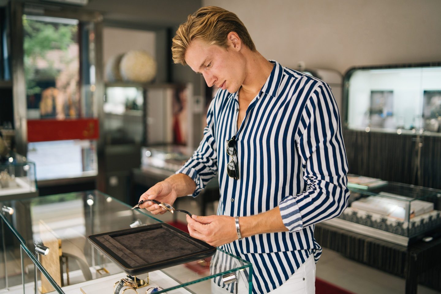 watch shopper