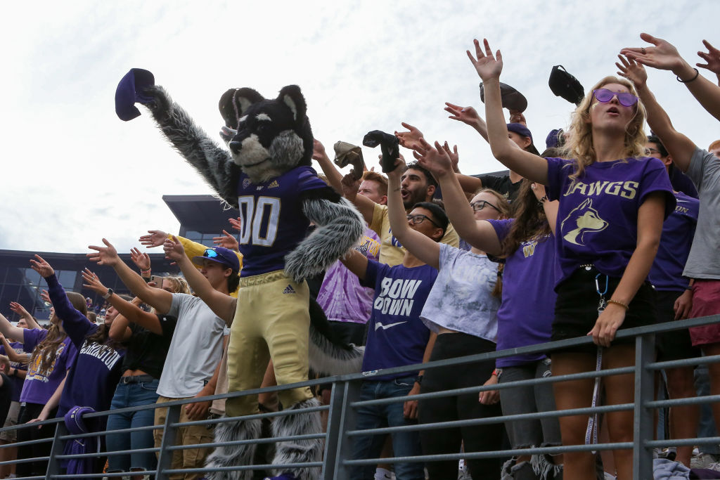 Online MBA programs at these 2 universities boast a 100% graduation rate within 3 years