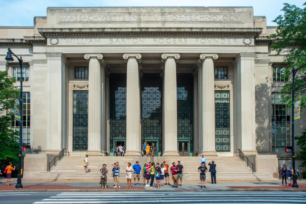 Here’s how much you can make as an MBA grad from an M7 business school