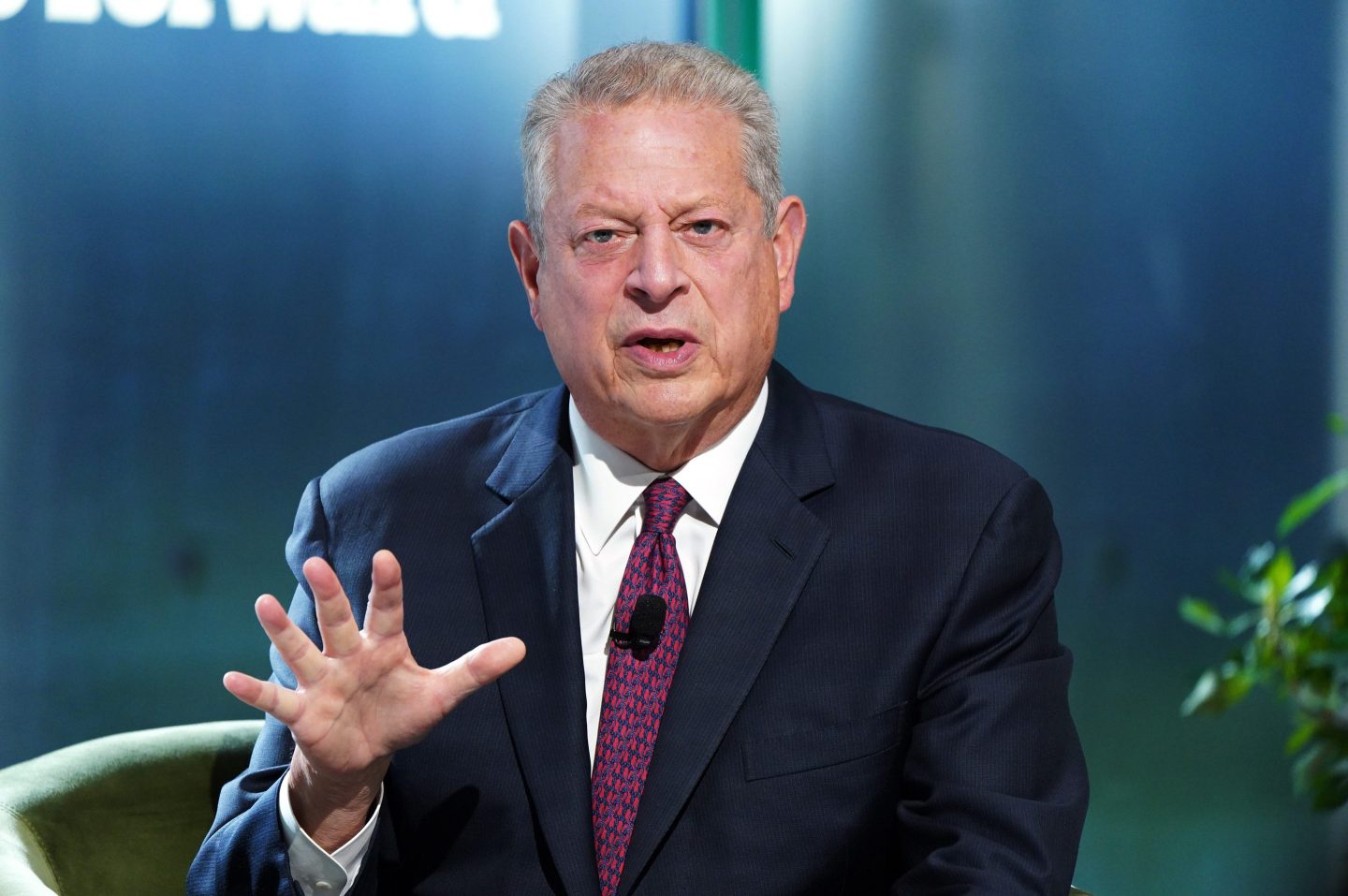 Apple undergoes its biggest board shakeup in years as 2 longtime directors depart, including Al Gore