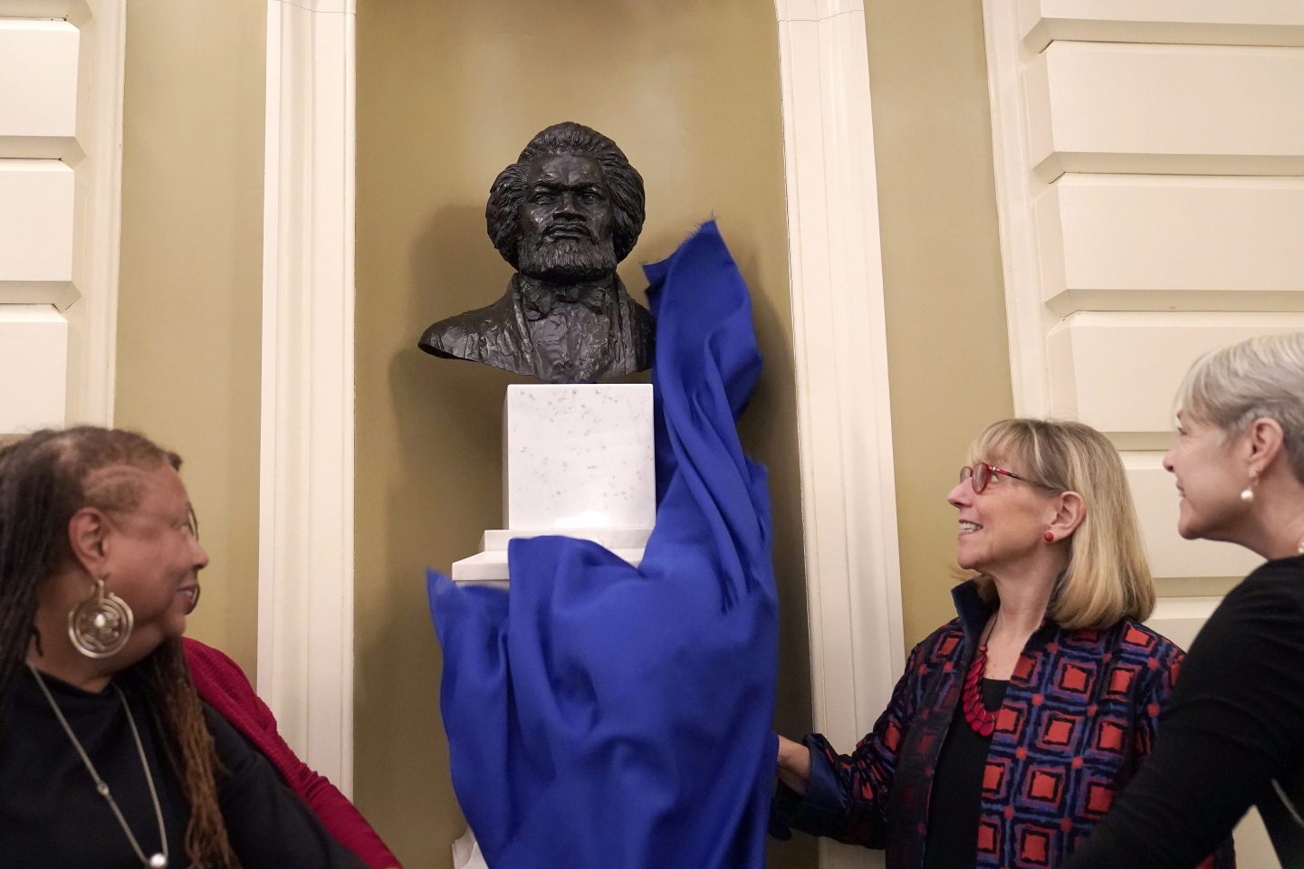 Bust is unveiled in Massachusetts