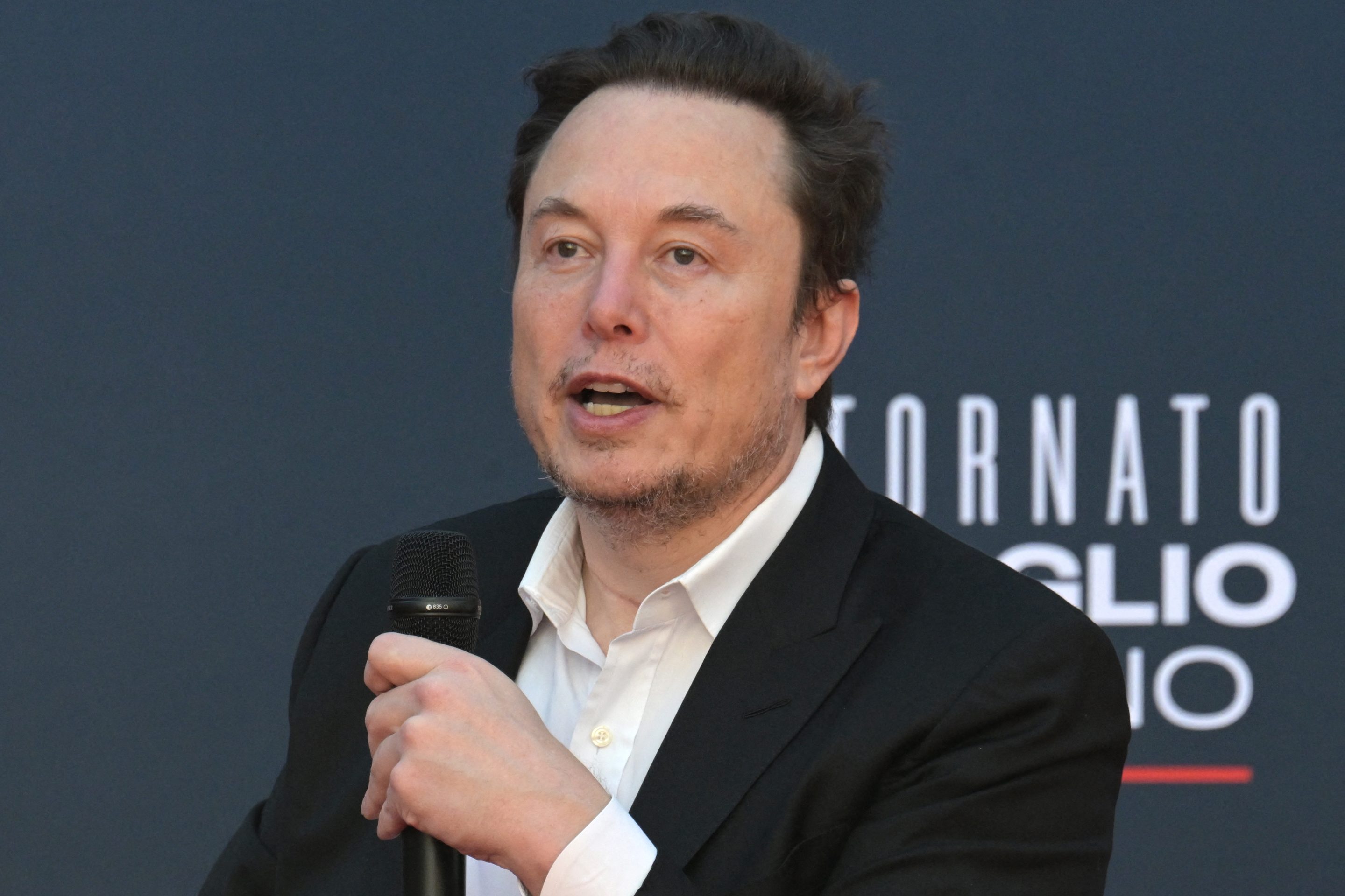 Elon Musk vowed to "make things good" with a bakery stiffed by Tesla.