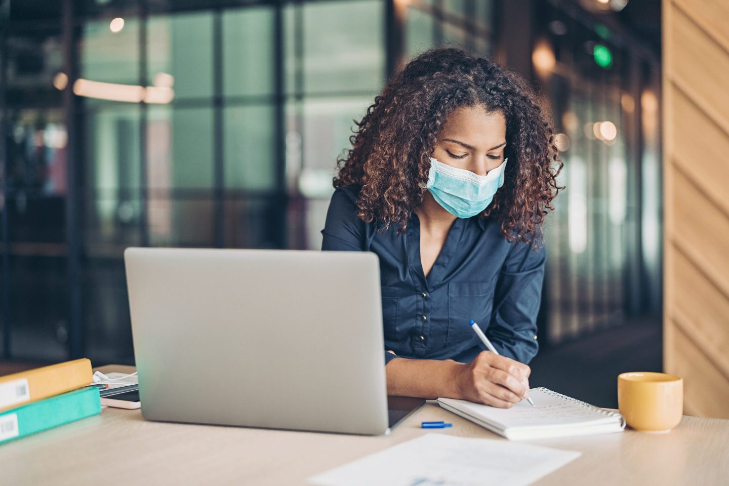 U.S. health officials drop 5-day isolation time for COVID-19