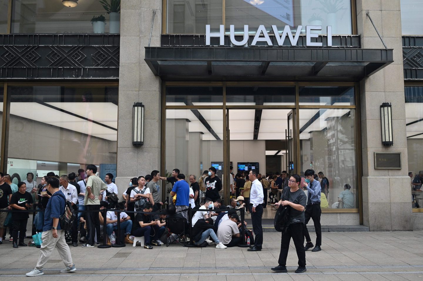 U.S. chipmaking gear helped make the advanced processor in Huawei’s new premium smartphone