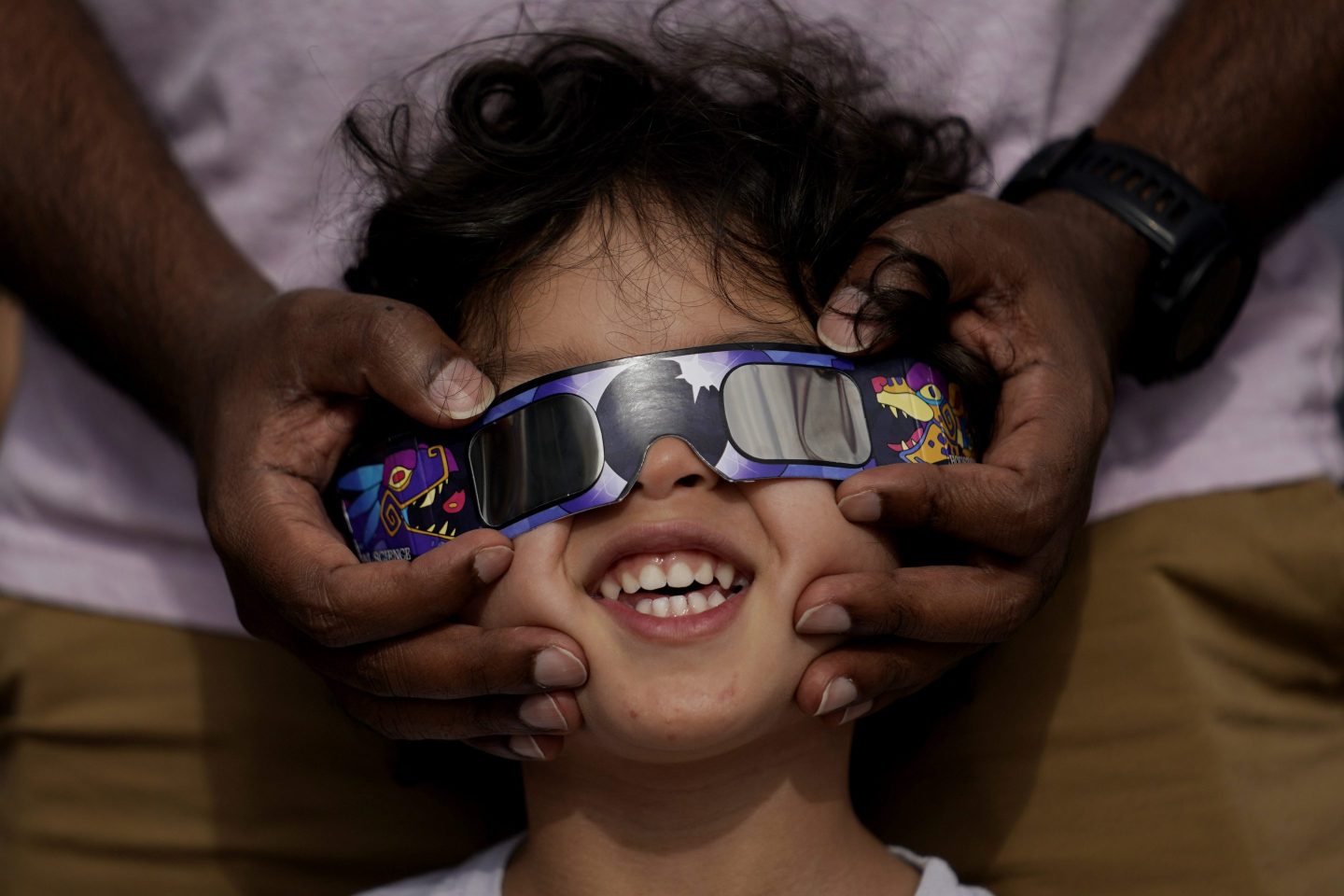 The total solar eclipse is about to arrive. Here’s how to use apps to track and photograph it