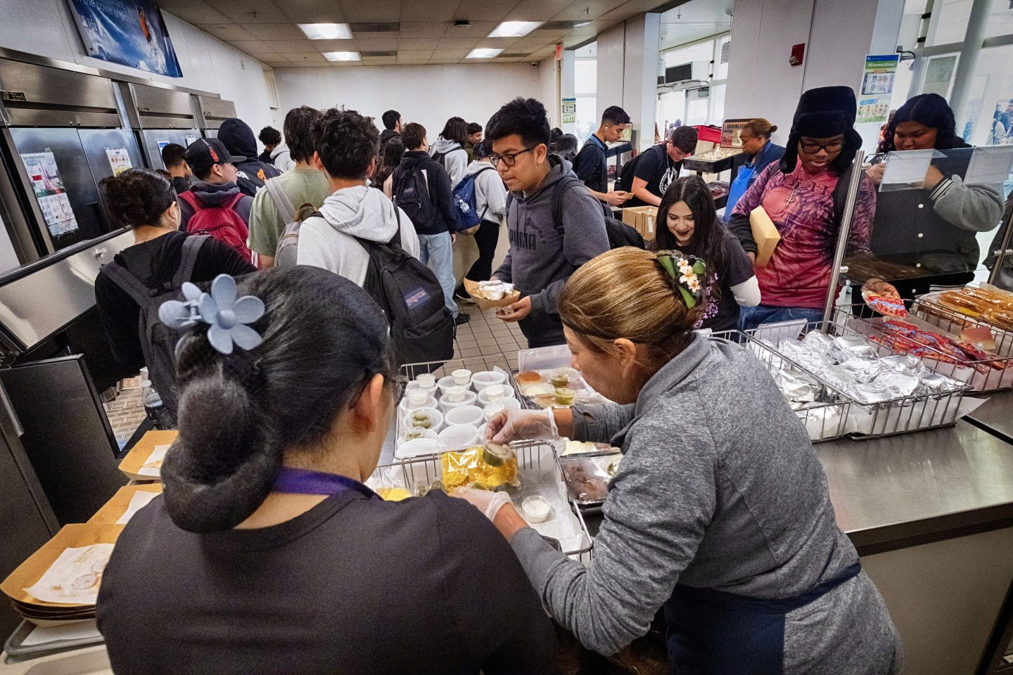 California’s new $20-an-hour fast food minimum wage is so good that schools are worried they can’t compete for cafeteria workers