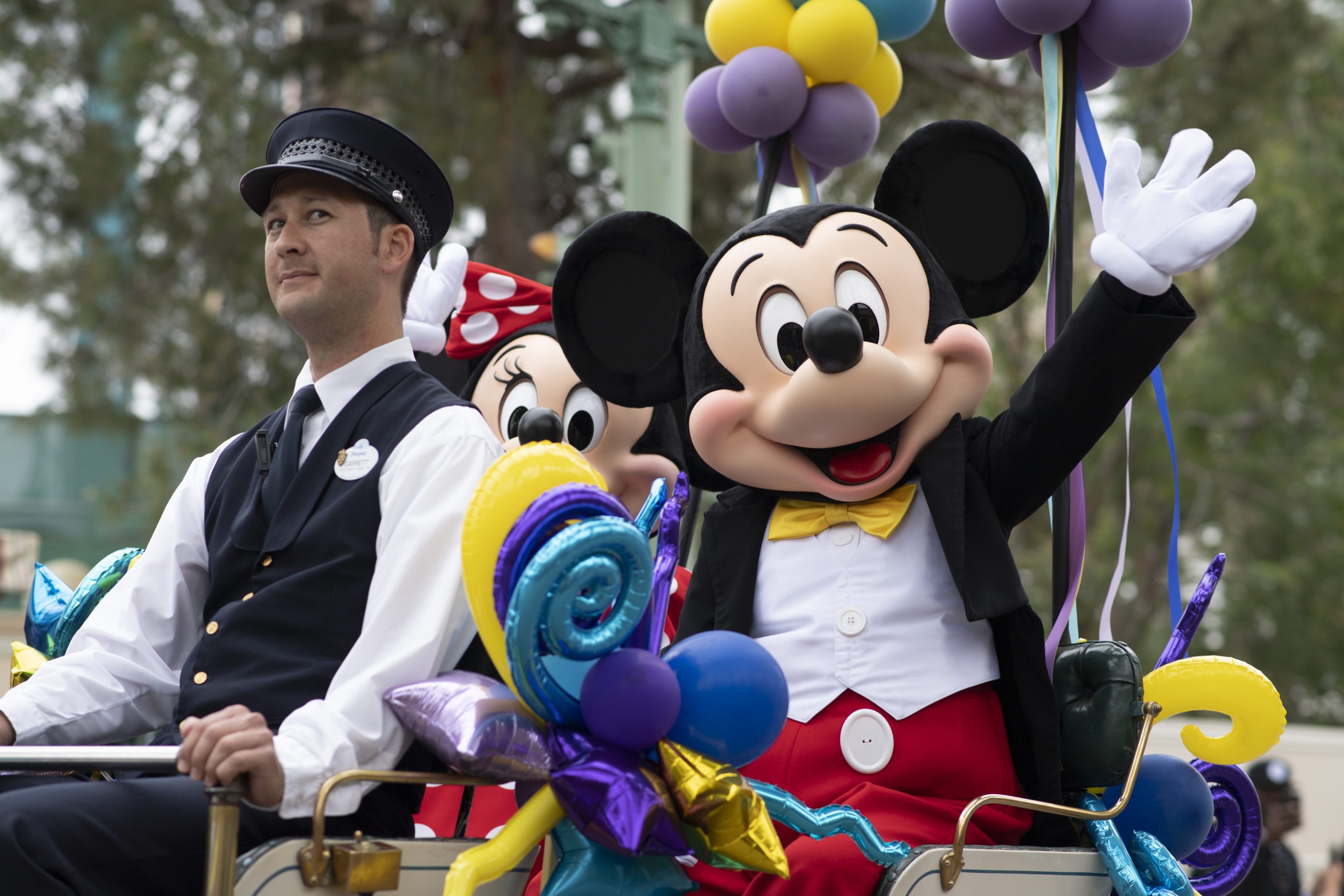 More Disney workers are looking to unionize. 