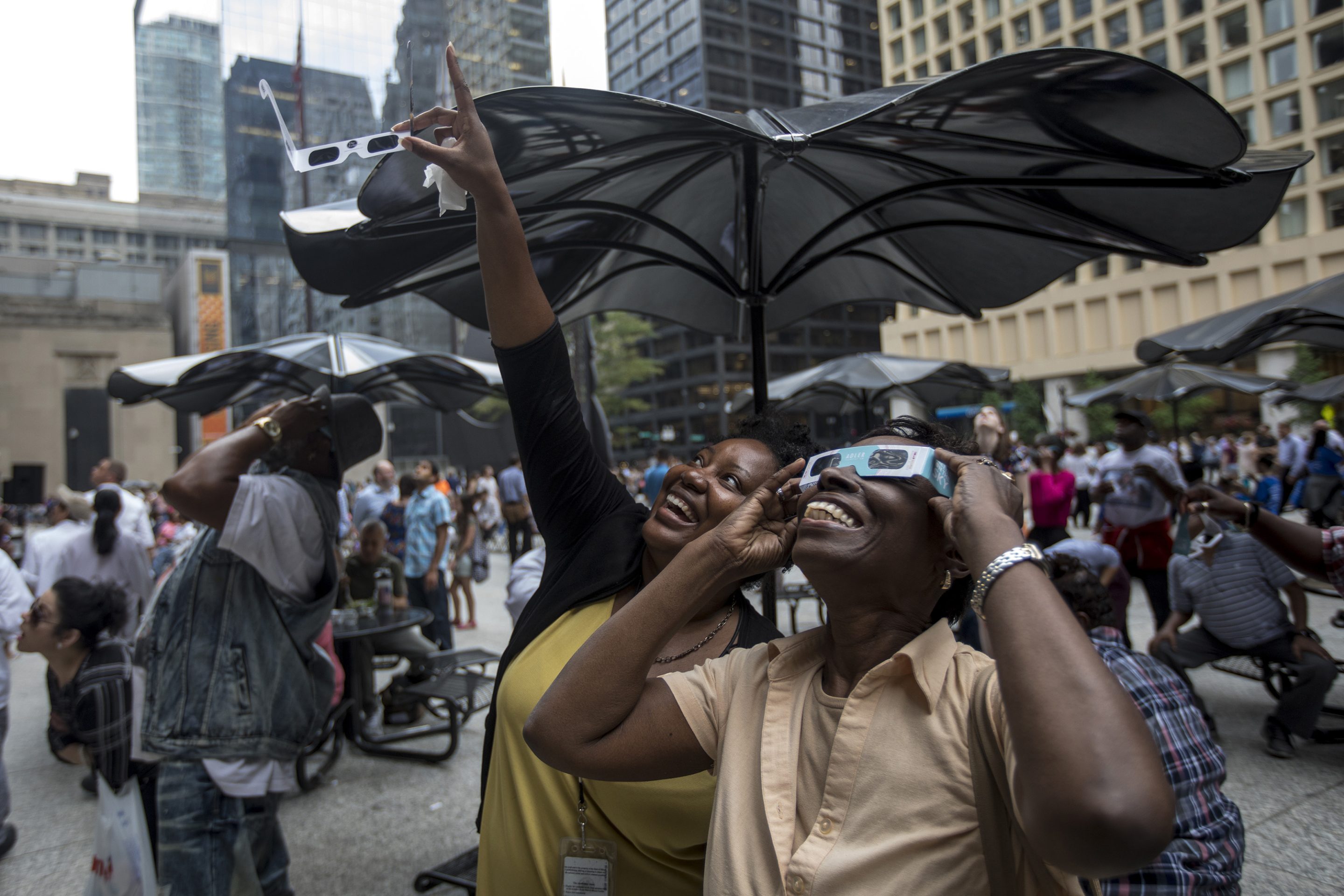 people watching solar eclipse