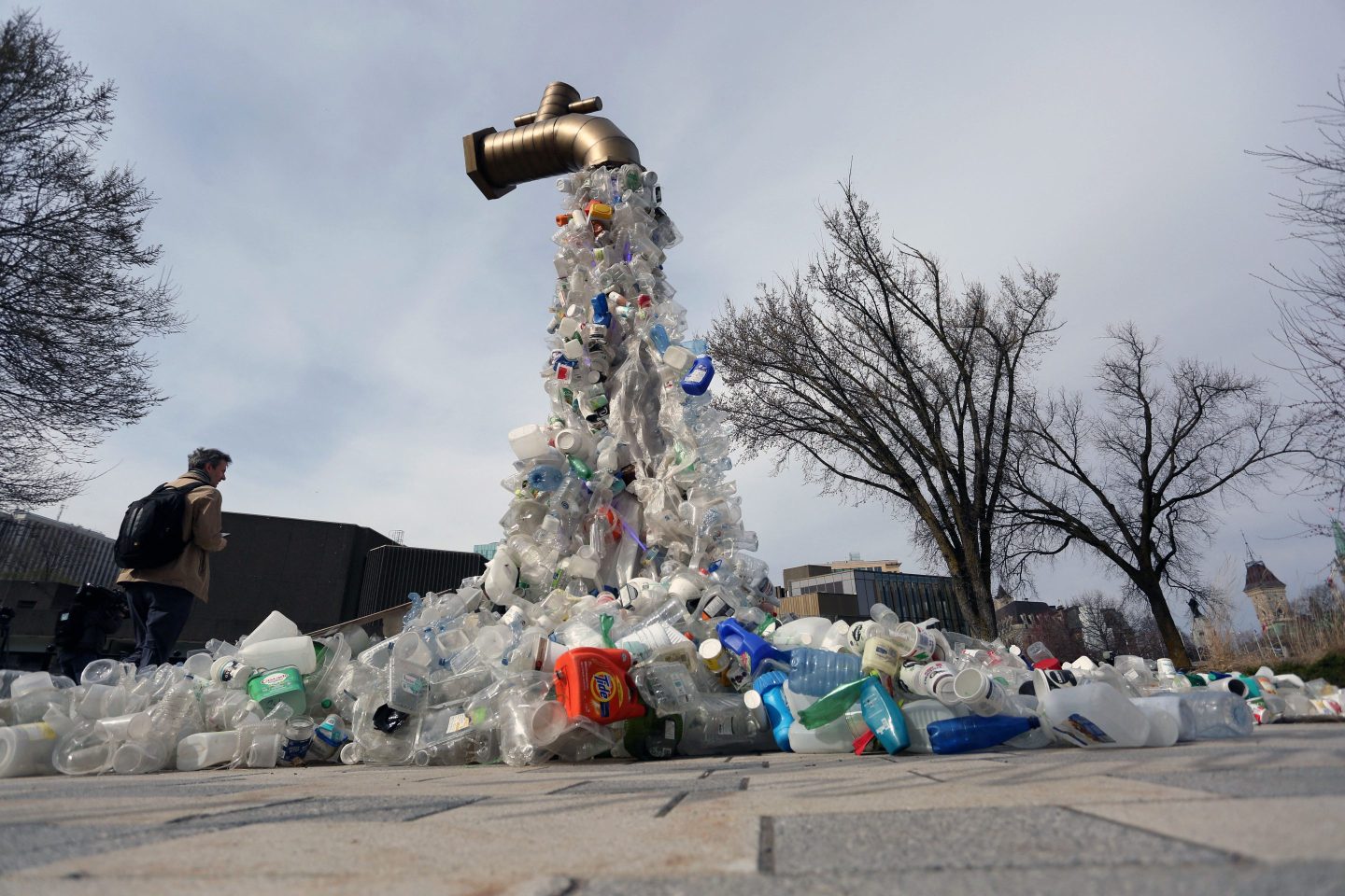 CEOs build new business models to solve the plastic pollution problem 