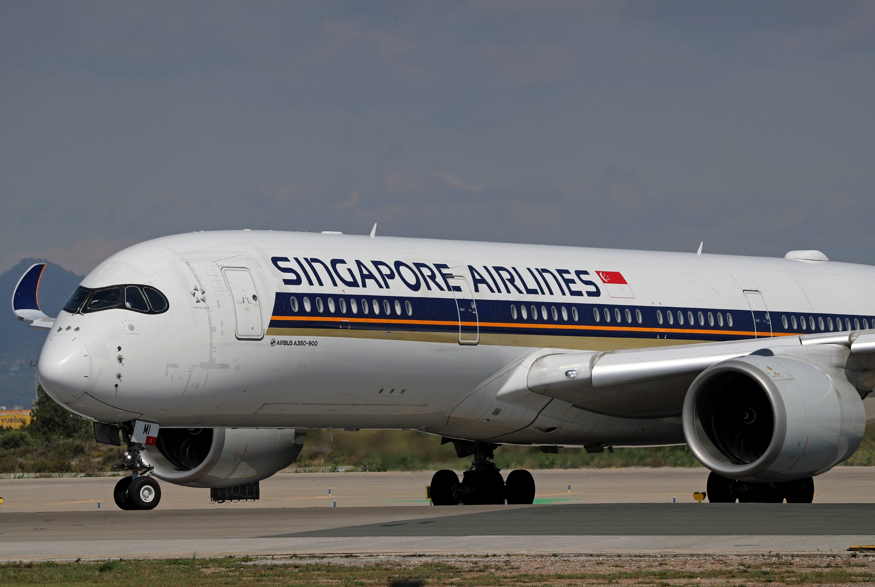 An Airbus A350-941 from Singapore Airlines is preparing to take off