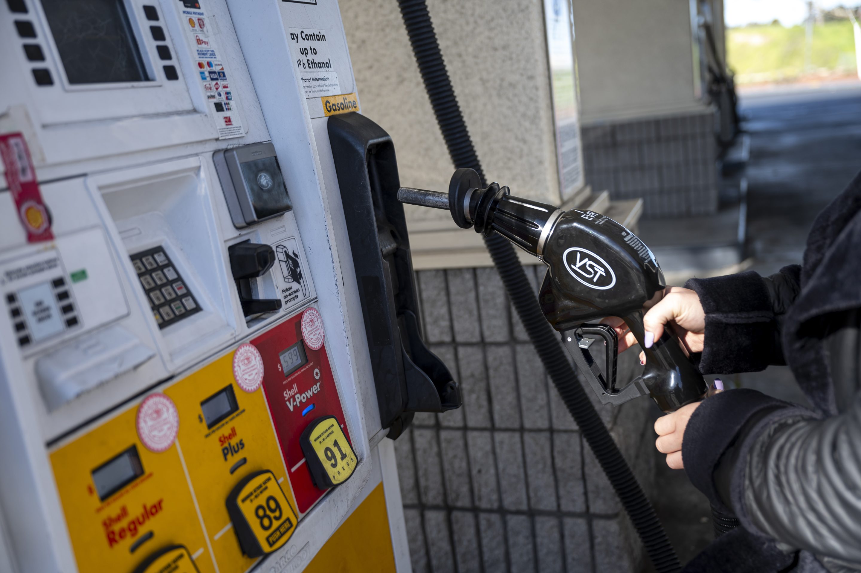Gas prices should see "a slow, steady decline" over the summer months—save a hurricane.