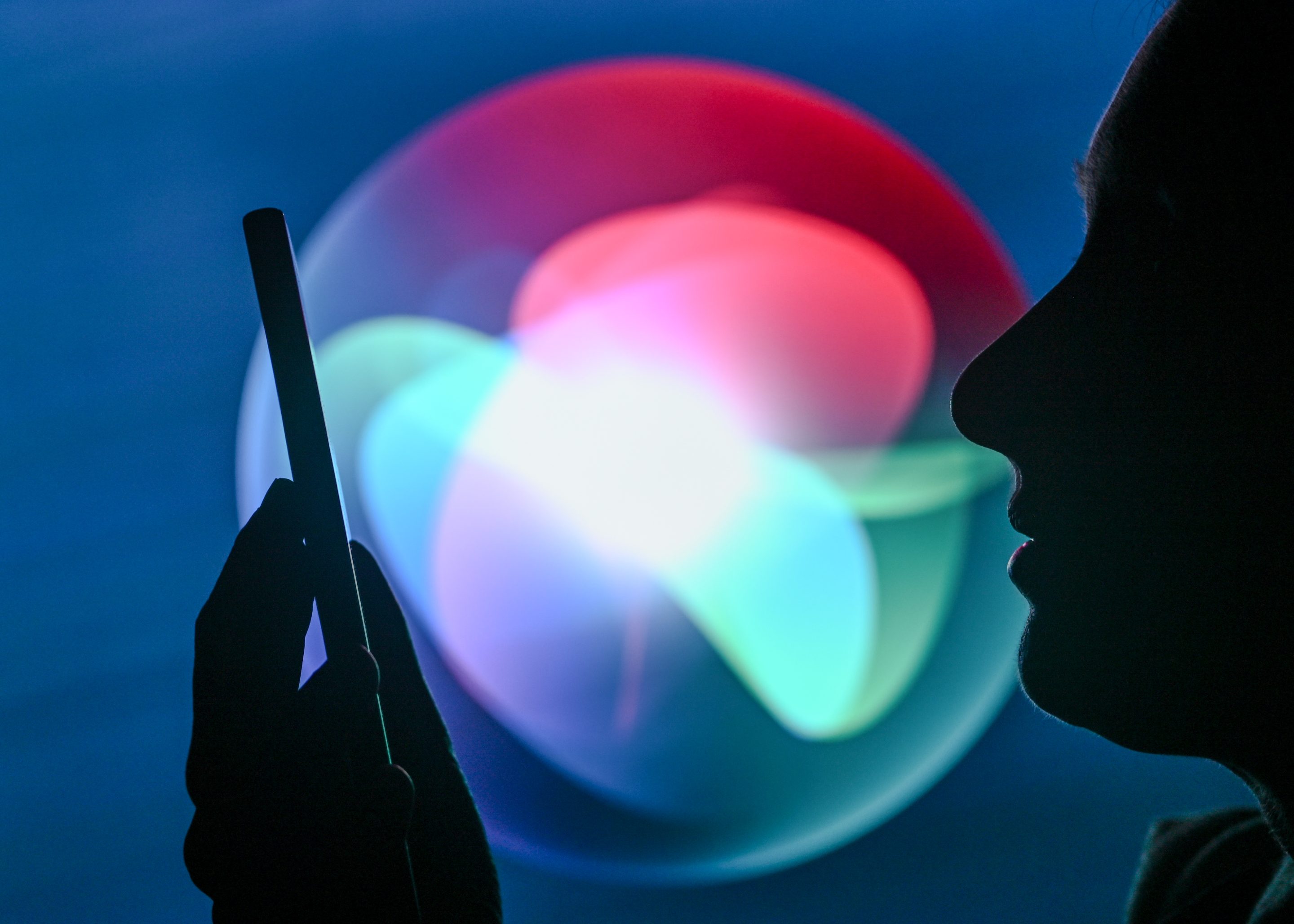 Apple’s Siri lags new conversational chatbots like ChatGPT.