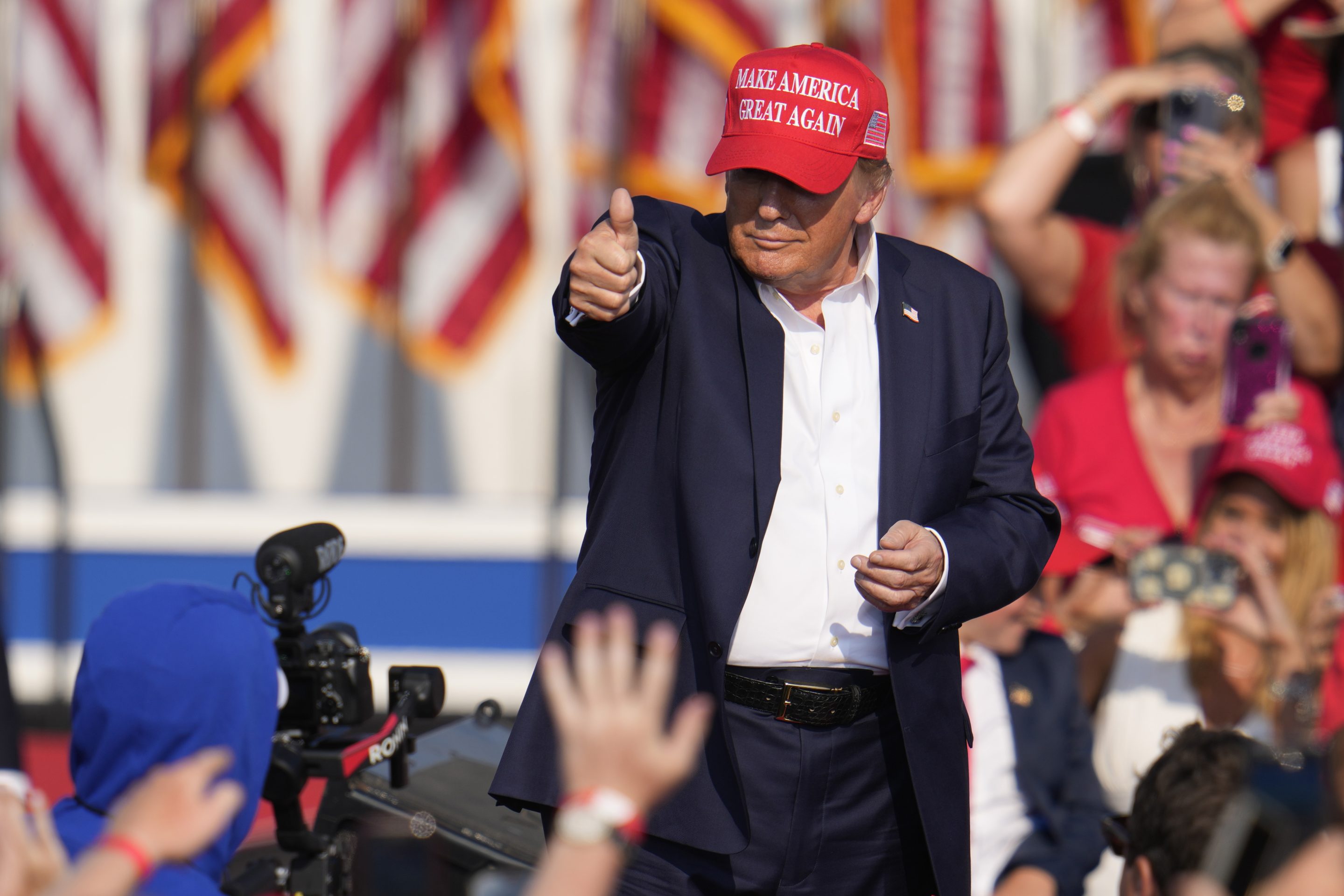 Donald Trump gives thumbs up