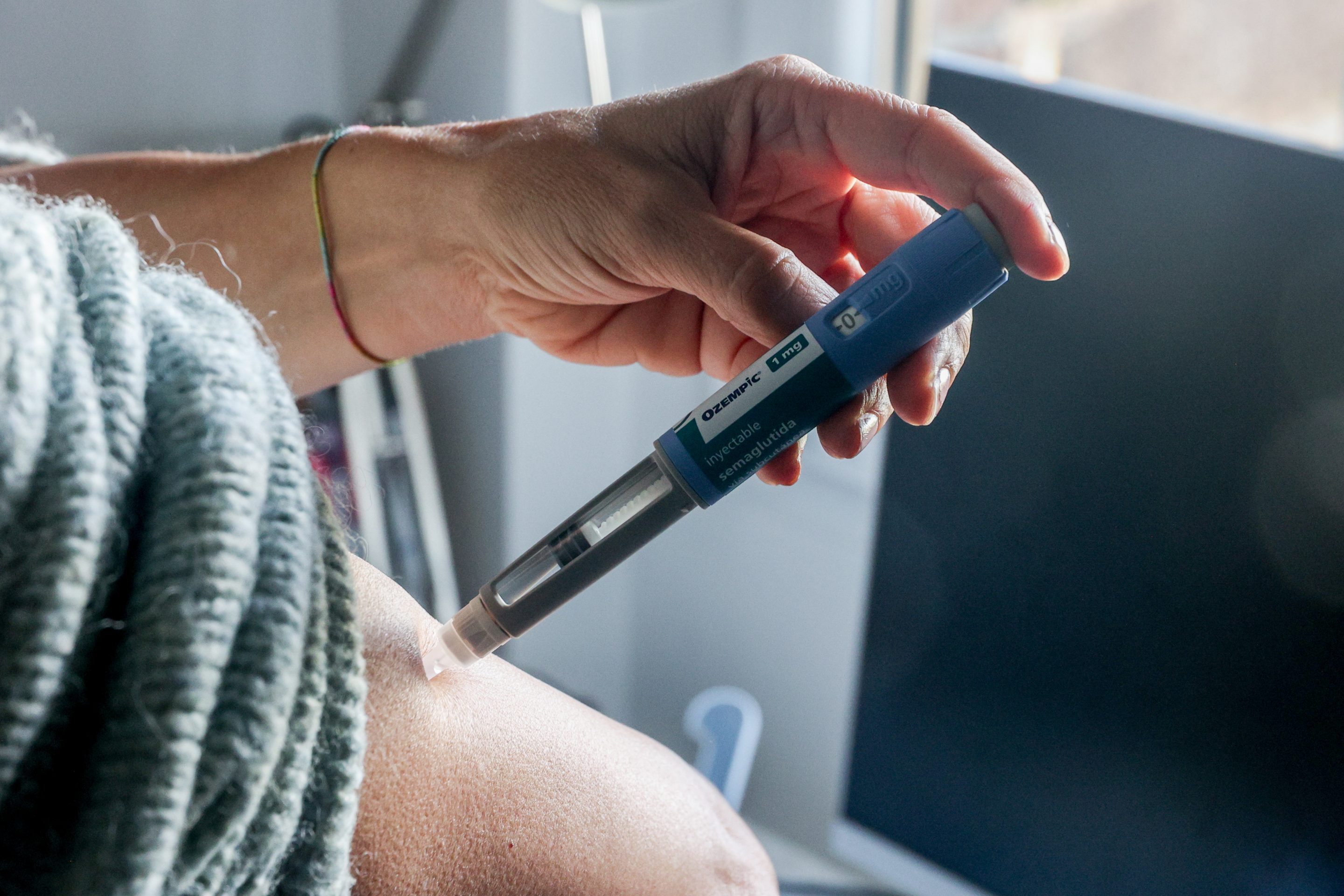 A person using Ozempic on November 2, 2023, in Madrid, Spain. Novo Nordisk, the Danish firm that manufactures Ozempic, has reported record quarterly results, up almost 3% on the stock market. The company's revenues rose by 38% to DKK 58.73 billion, some 7.8 billion euros. Ozempic is a diabetic drug that causes a loss of up to 15% of body weight because it acts as an appetite suppressant, a side effect that has made the drug fashionable on social media as a weight loss drug.