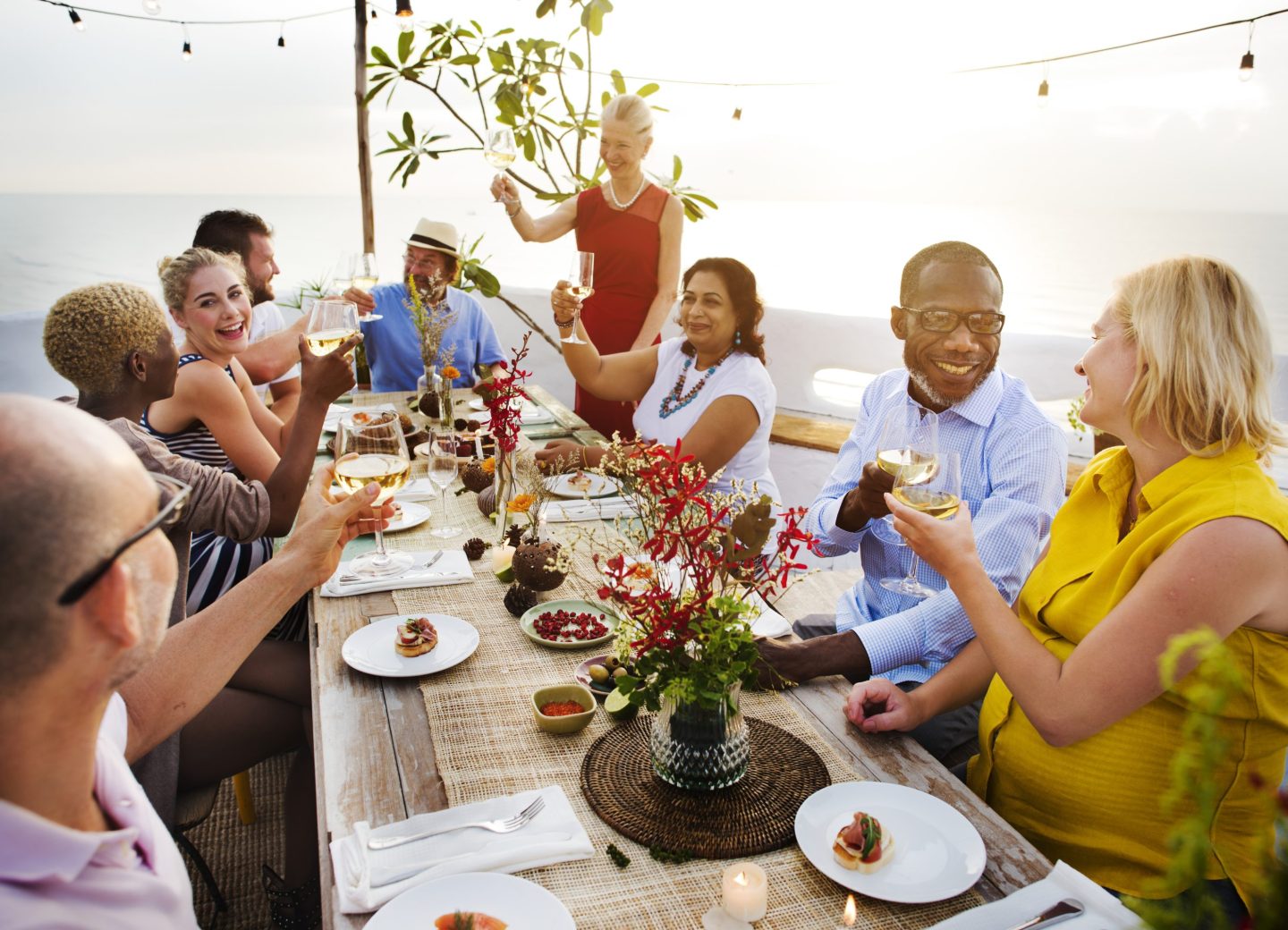 Eating early dinners may boost your physical and social health. 