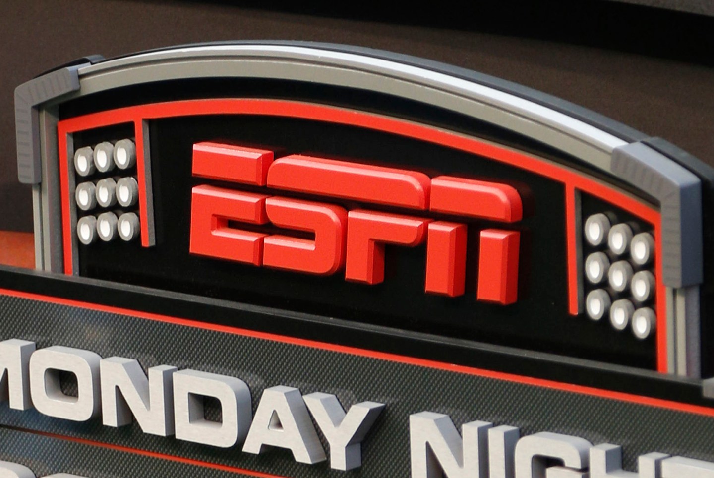 ESPN disappears from DirectTV in contract fight during the U.S. Open for second straight year