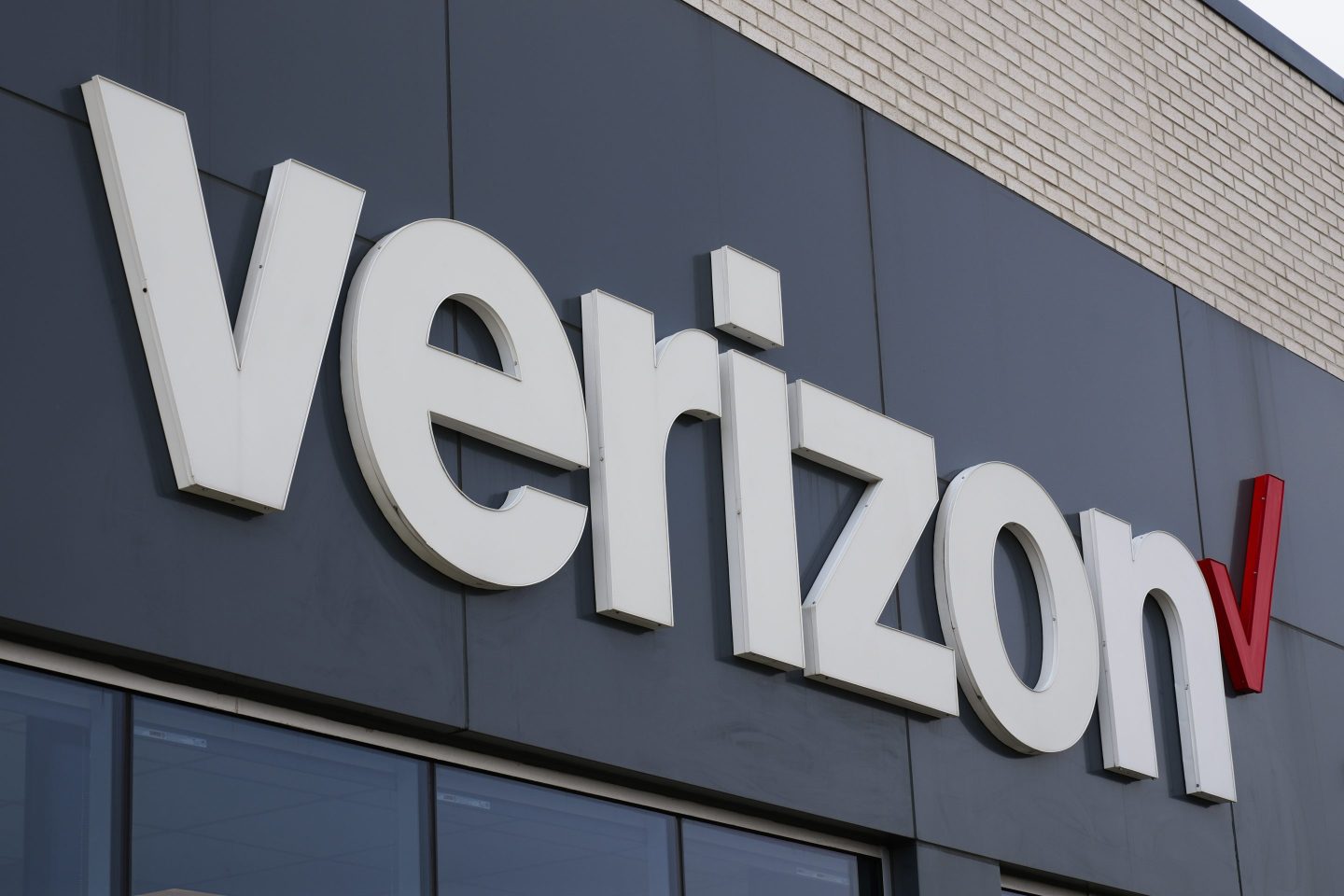 Verizon is buying Frontier Communications in $20 billion deal to strengthen its fiber network