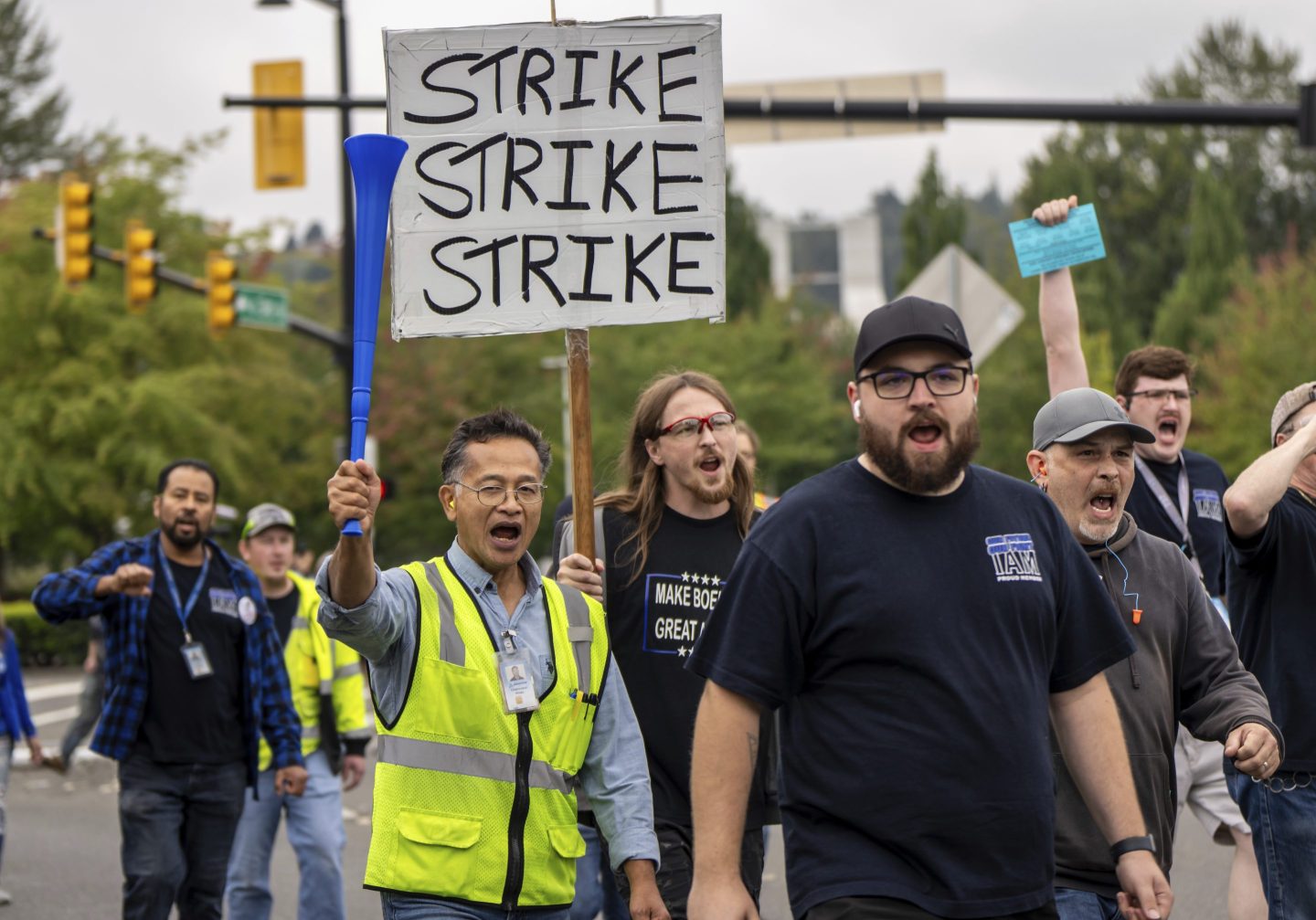 Boeing machinists vote to strike after 95% reject contract with a 25% pay increase