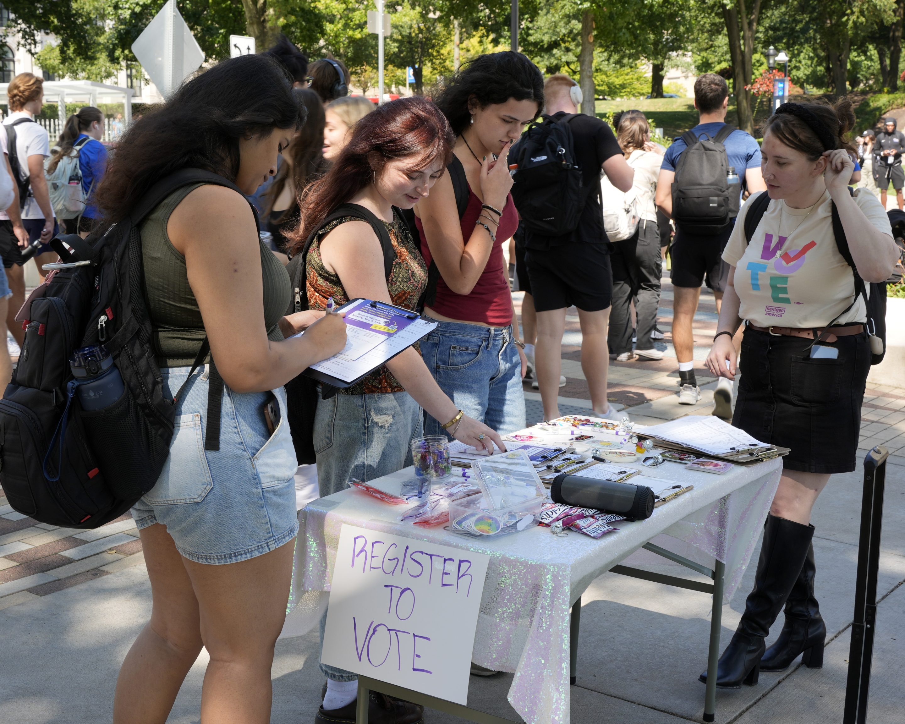 Cortney Bouse, right, explains registering to vote with University of Pittsburgh students on campus in Pittsburgh, on Sept. 12, 2024.
