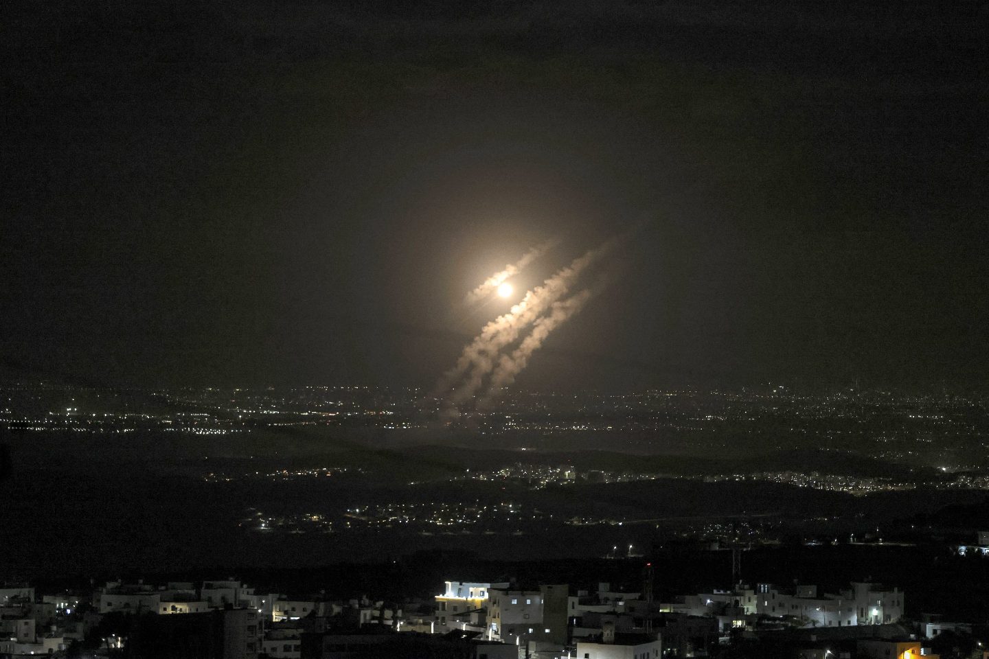 A missile flying over Israel, fired by Iran