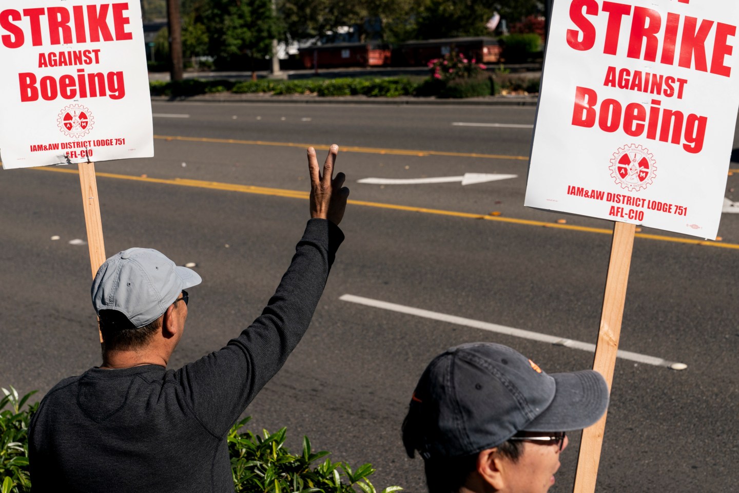 Boeing’s strategy of cost-cutting in face of major strike and talent shortage confuses experts