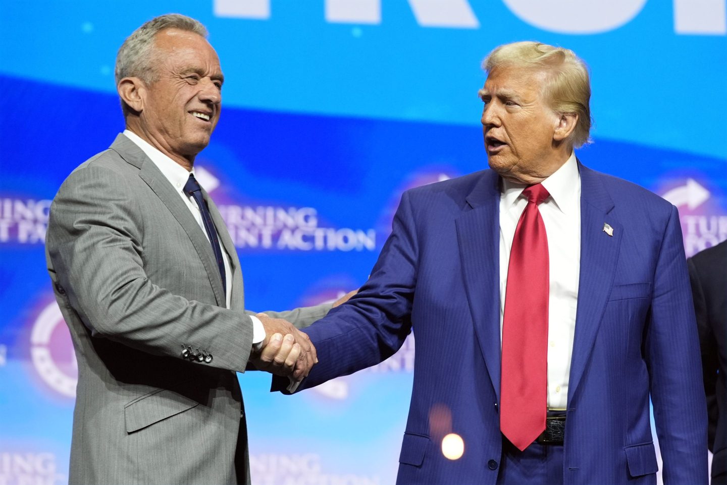 Donald Trump shakes hands with Robert F. Kennedy Jr.