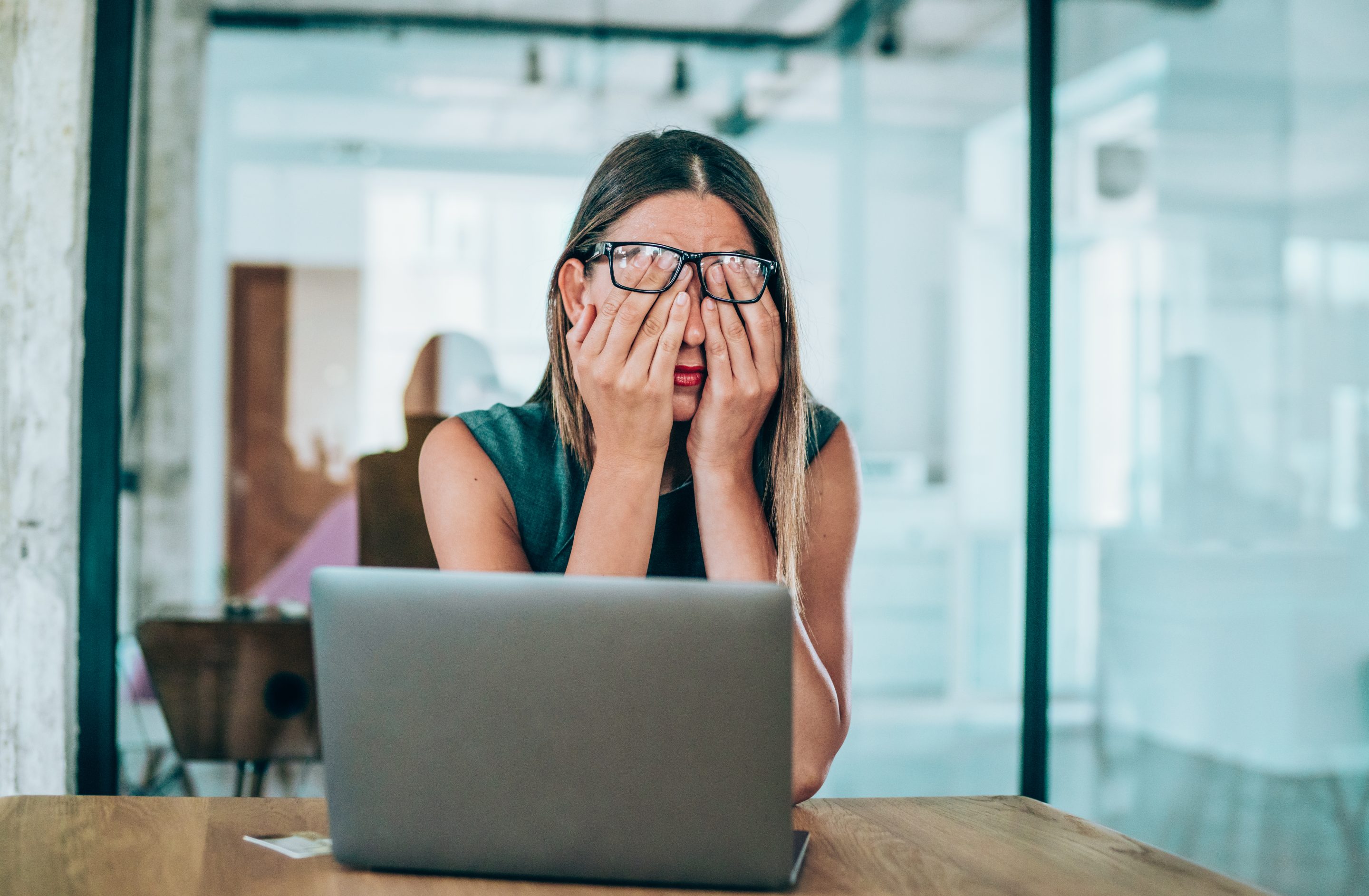 Companies keep issuing RTO mandates, but employees aren't interested.