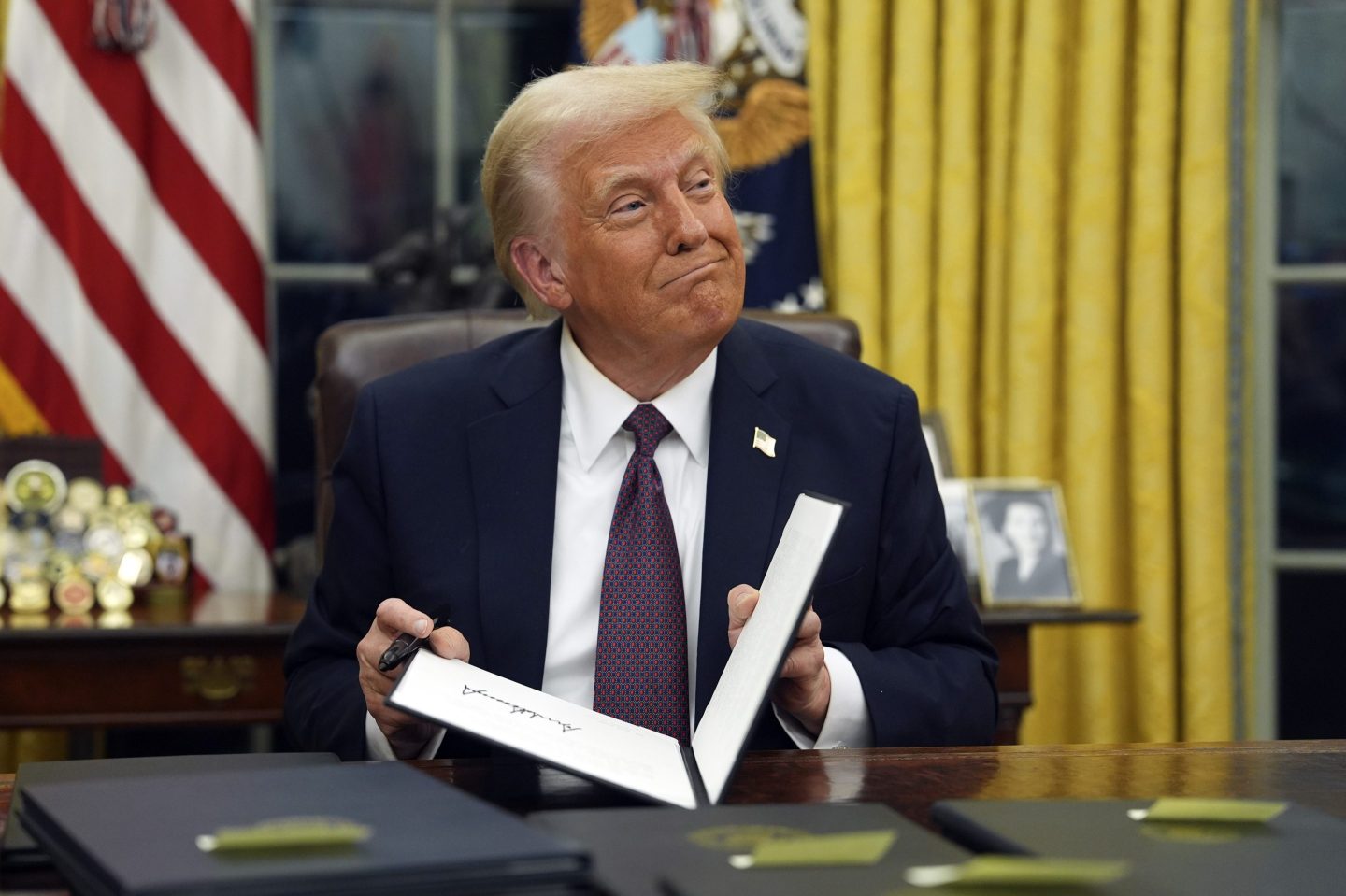 Trump avoids detailing plans on taxing Chinese imports as he says 25% tariffs on Canada and Mexico coming on Feb. 1