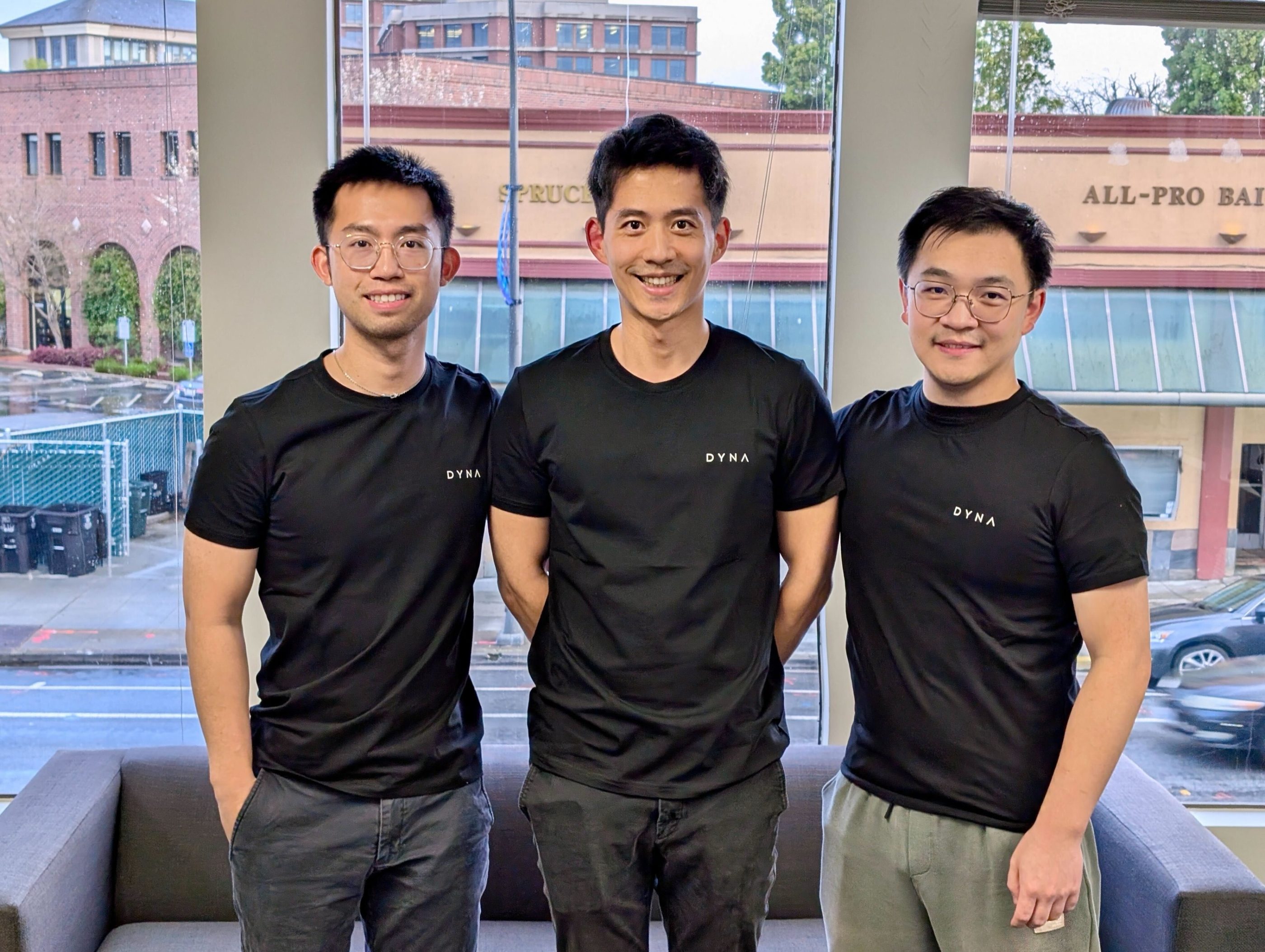 Lindon Gao (c), CEO of Dyna Robotics, with co-founders Jason Ma (l) and York Yang (r) 
