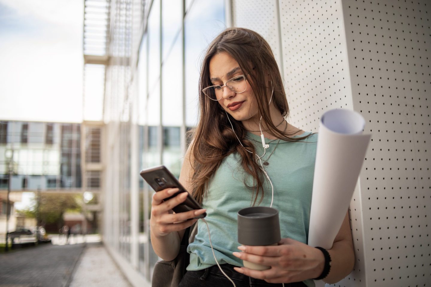 24-year-old eats a 65-cent breakfast every day, skips salon visits and has saved $90K—she’s part of Gen Z’s FIRE movement and plans to retire by 40