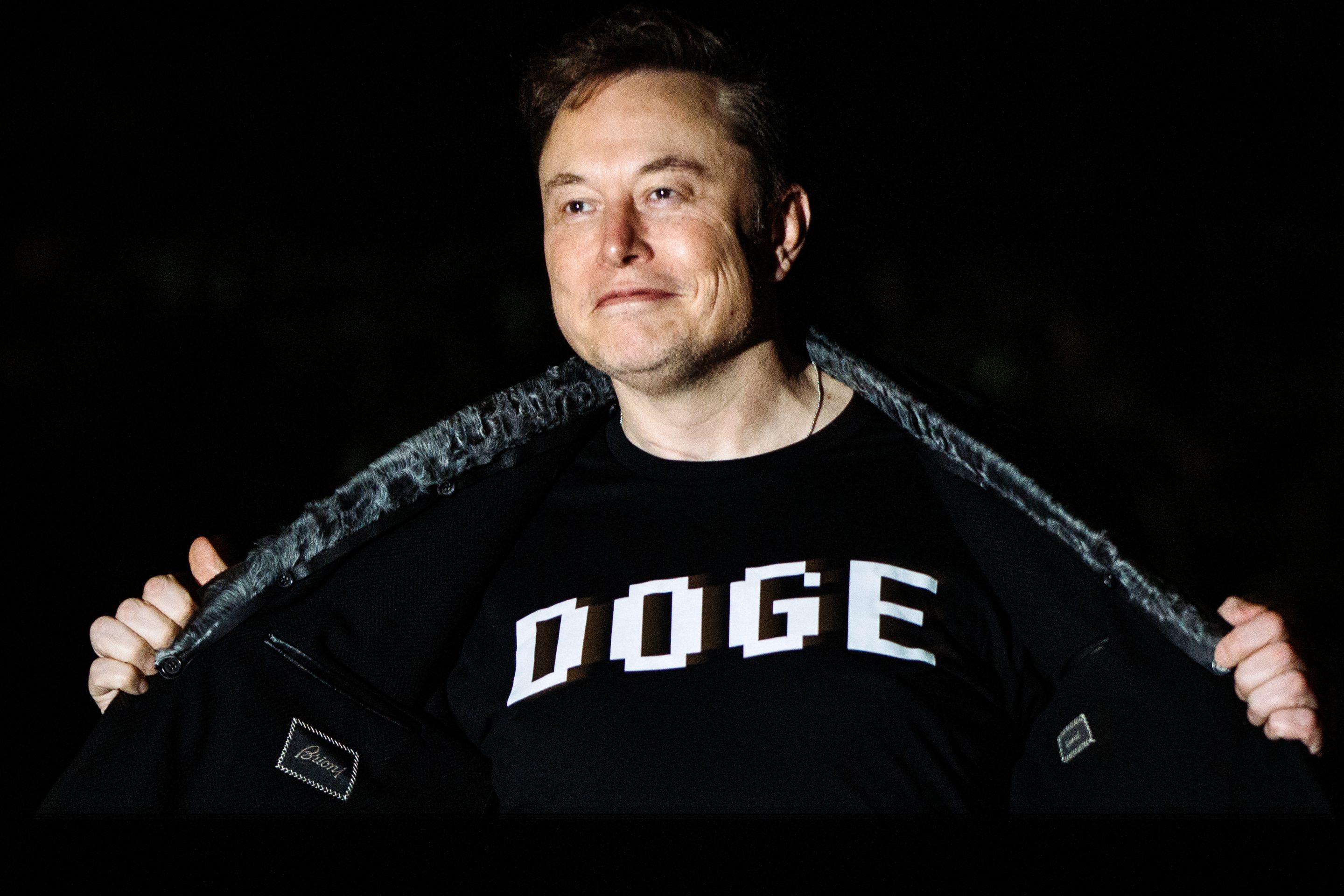 White House senior advisor Elon Musk walks to the White House after landing in Marine One on the South Lawn with U.S. President Donald Trump (not pictured) on March 9, 2025, in Washington, D.C.