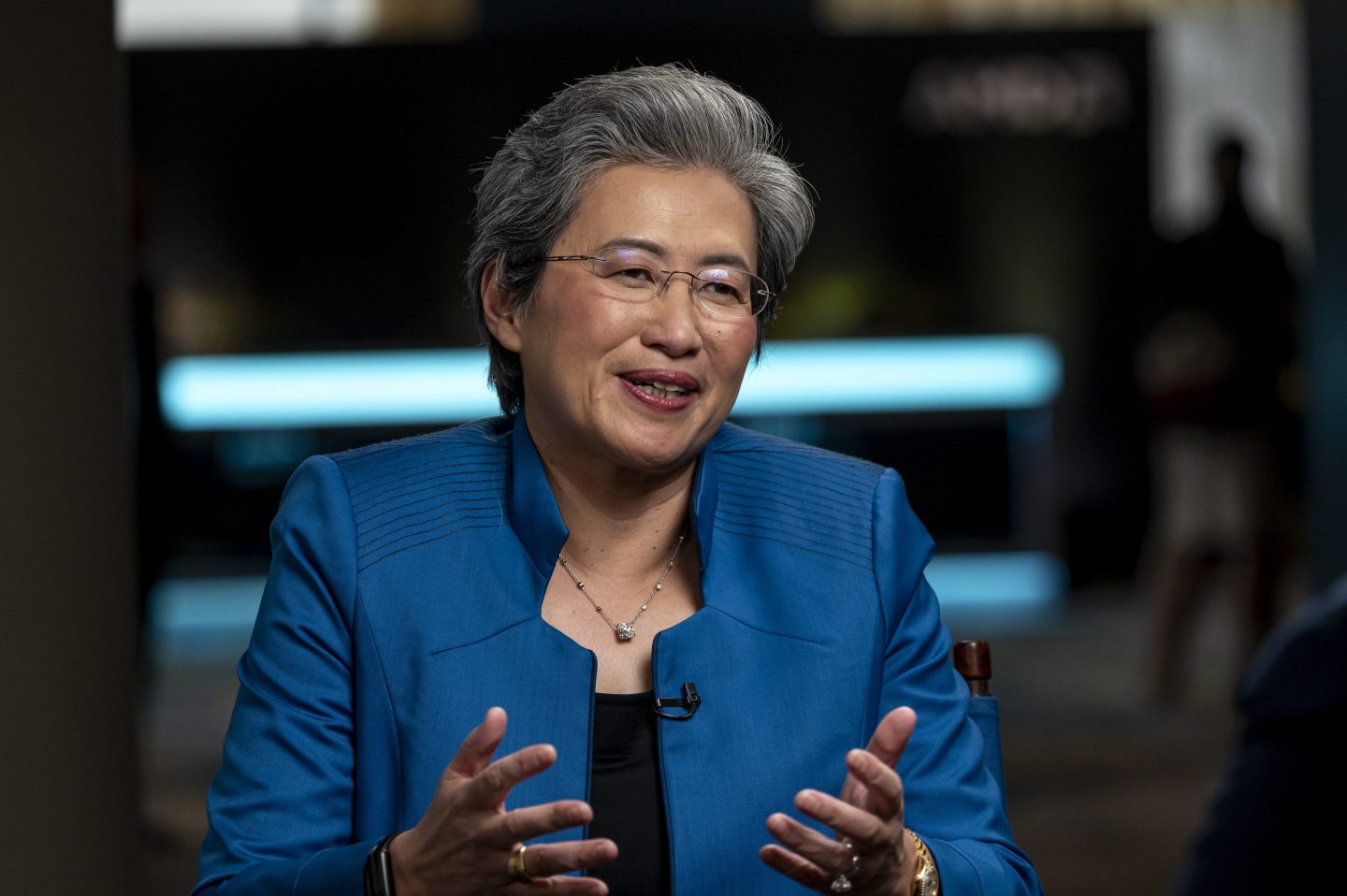 Lisa Su gestures