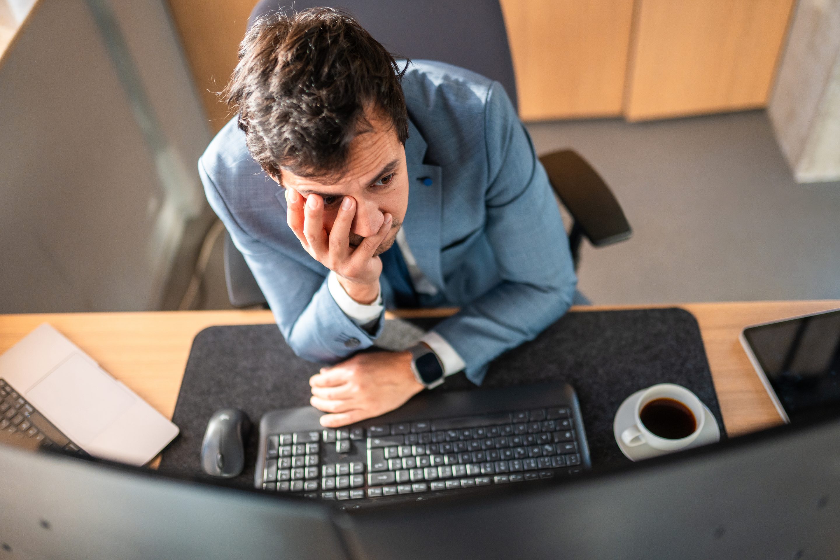 Employee confidence fell in April, with mentions of “uncertainty” surging 80% compared to the same time last year, according to new data from Glassdoor.