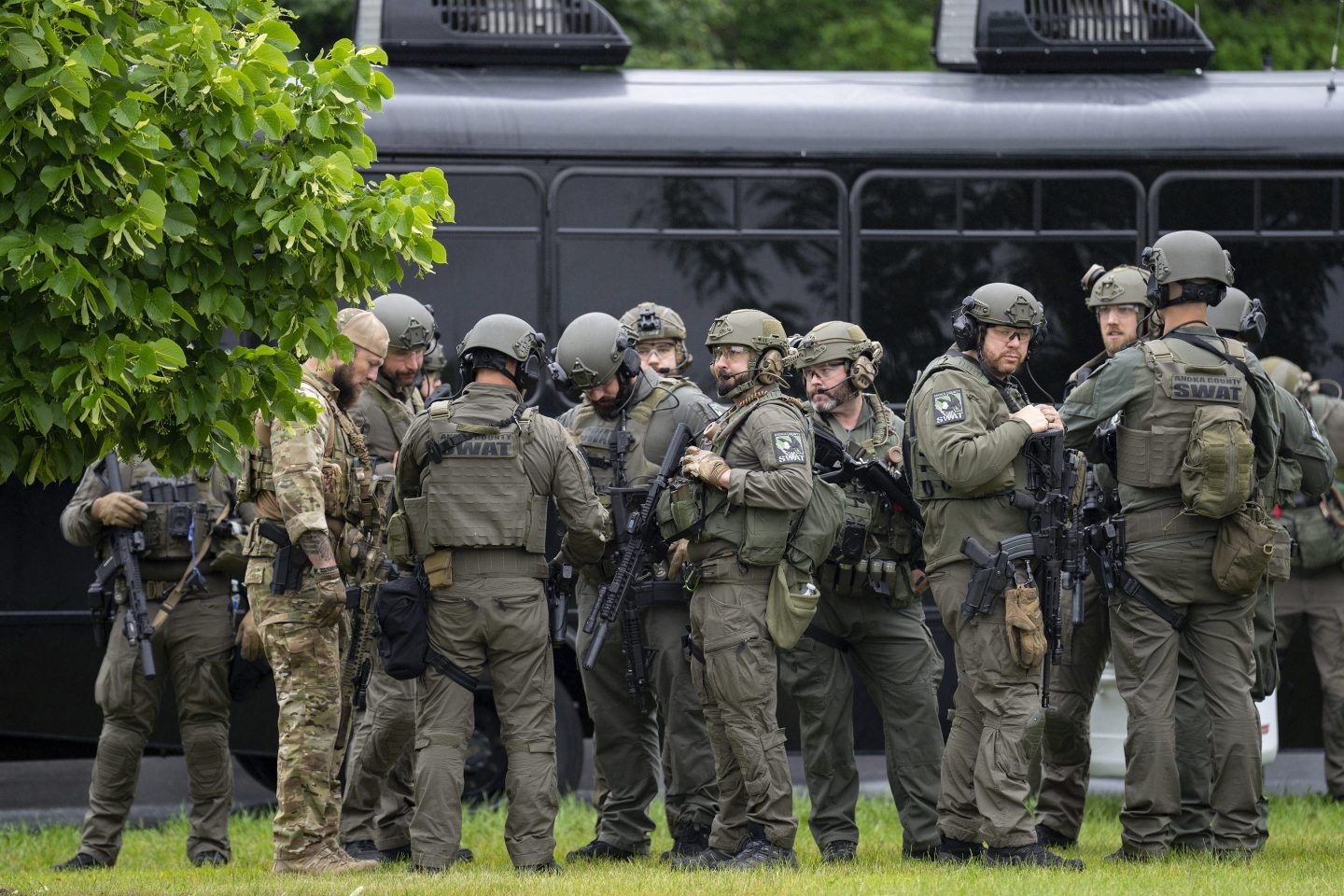 Authorities still searching for suspect in shooting of 2 Minnesota state lawmakers