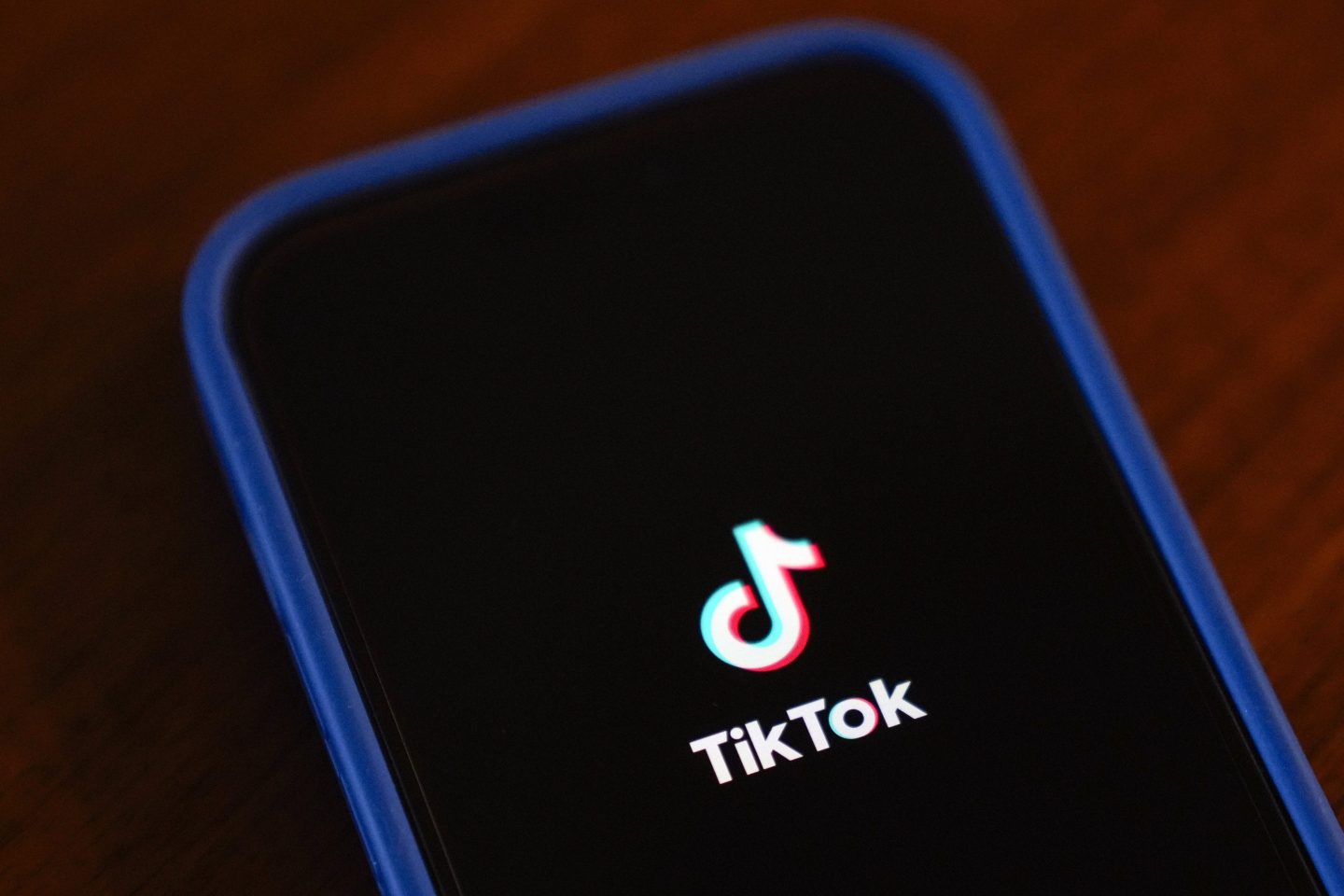 Trump extends TikTok divestment deadline for another 90 days without clear legal basis—or legal challenges