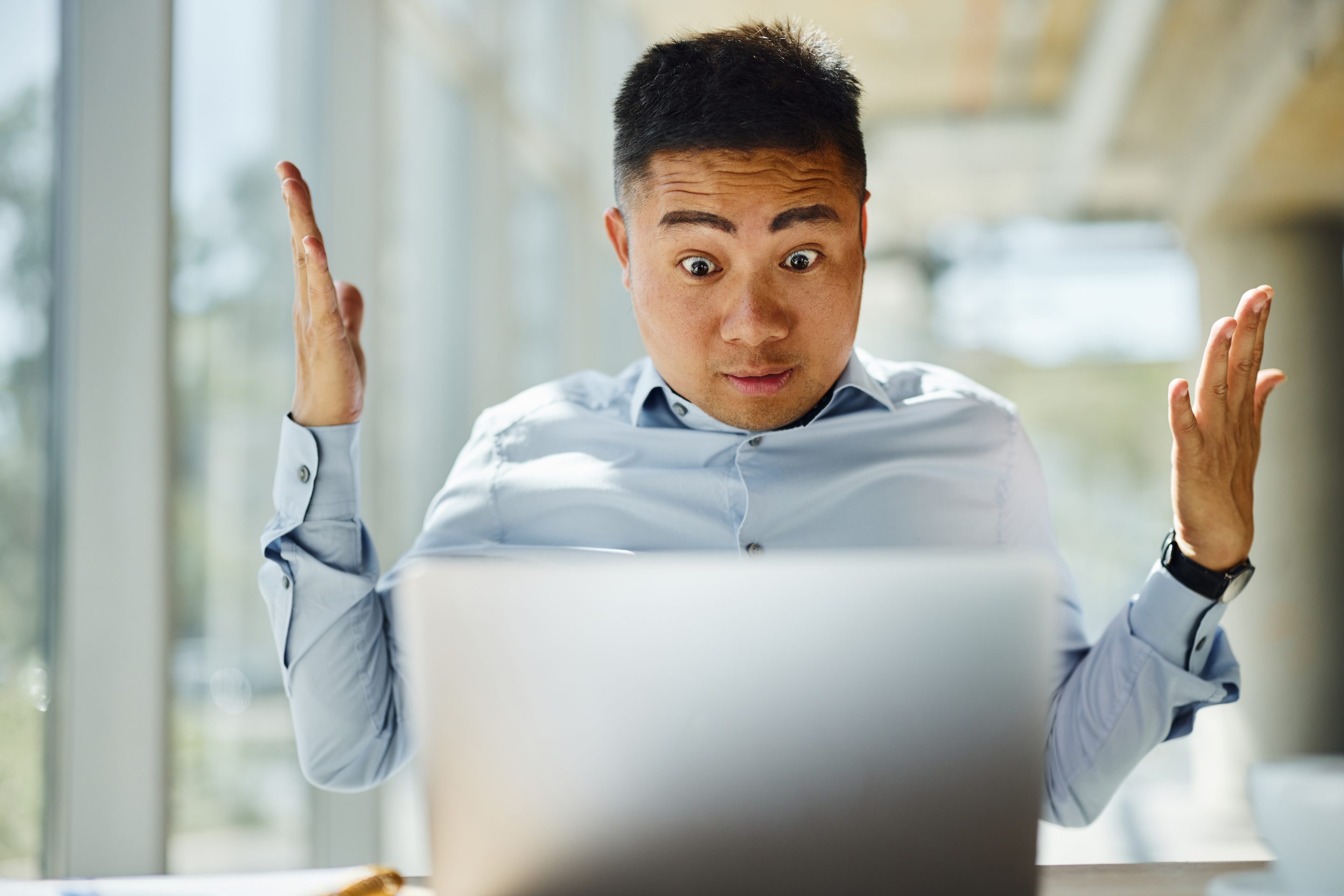 A man confused by a blind LinkedIn request. 