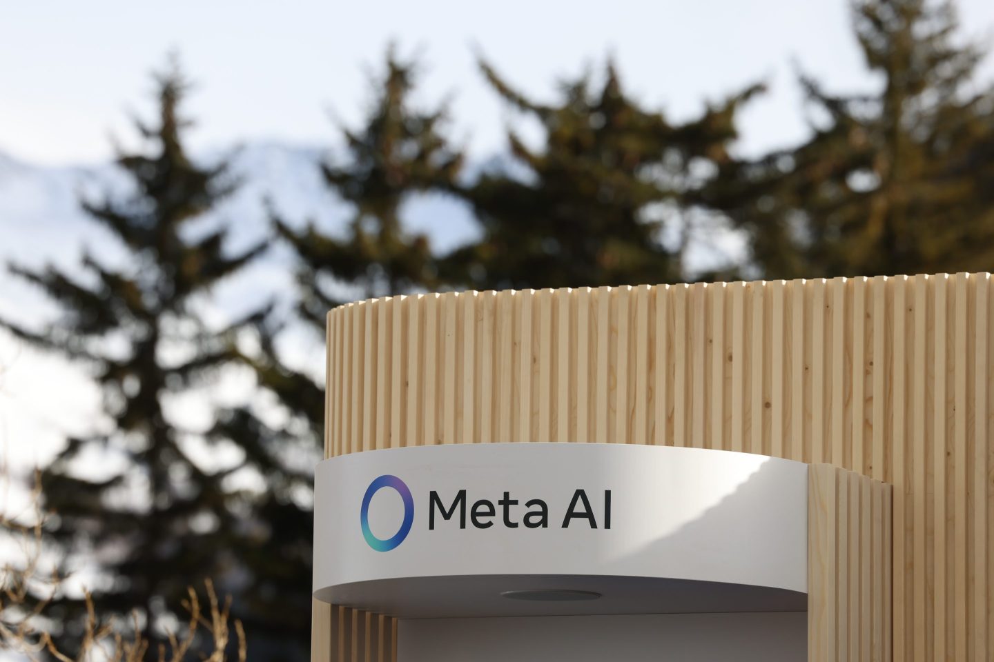 Apple loses its top AI models executive to Meta’s hiring spree