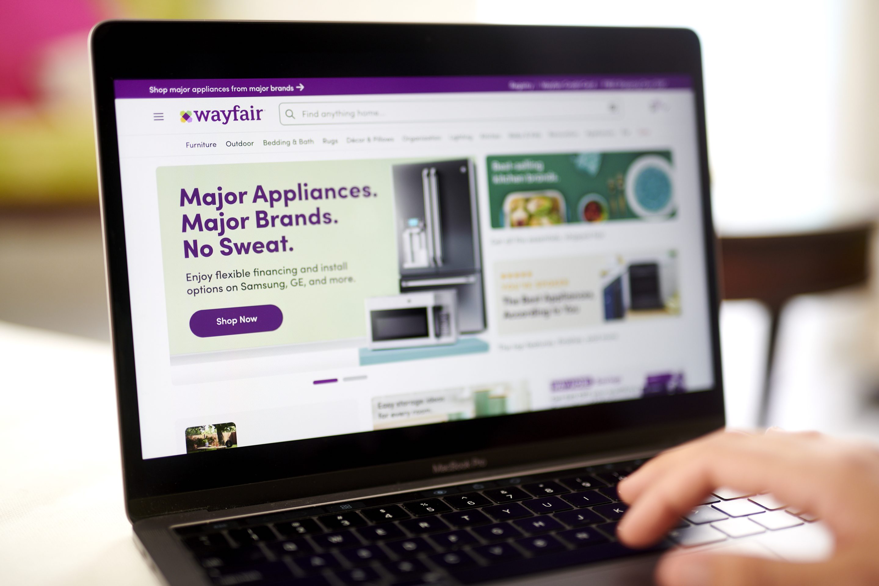 Wayfair had a bumper second quarter this year, with revenues rising 5% year over year.