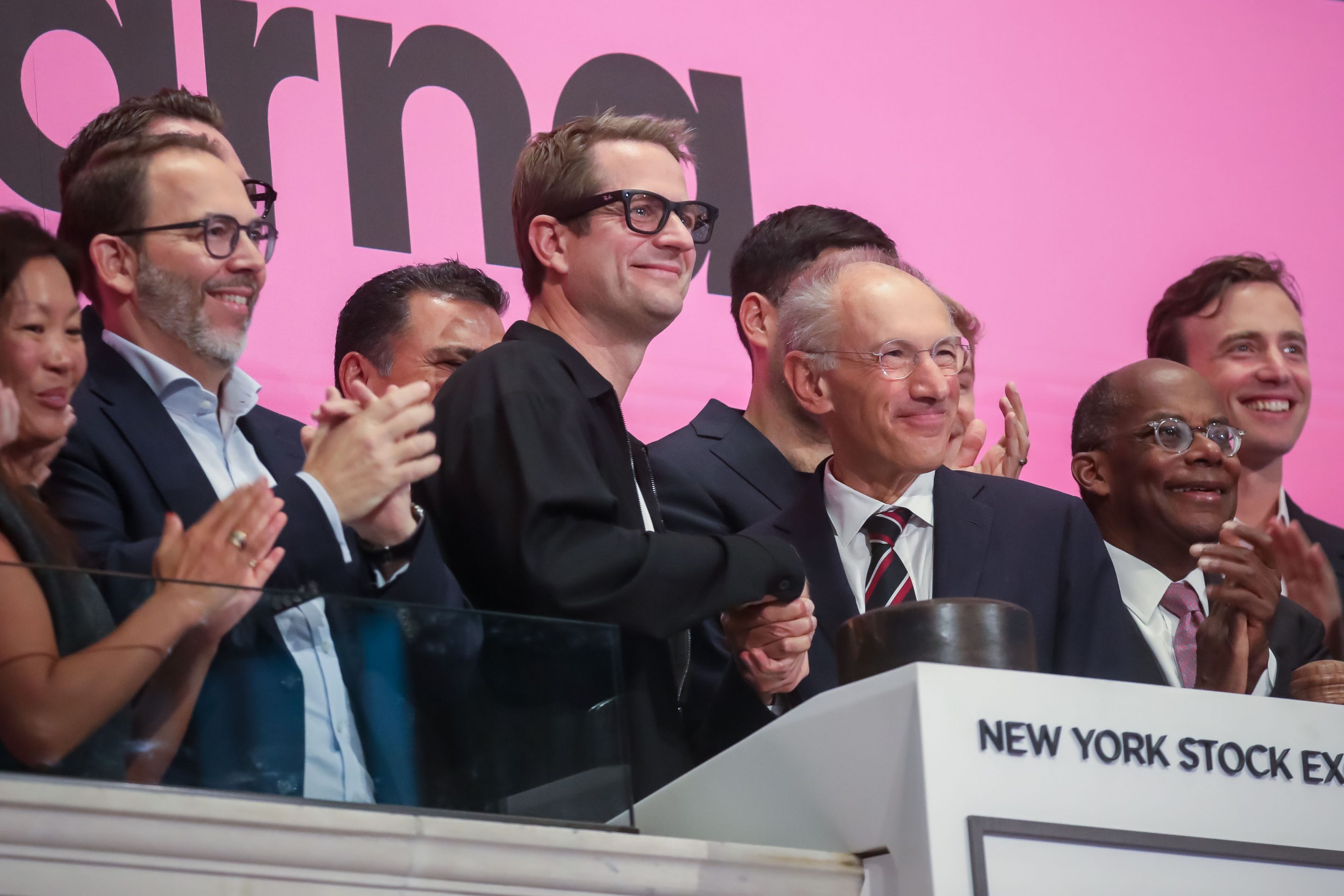 Sebastian Siemiatkowski, CEO and cofounder of Klarna Holding AB, center, and Michael Moritz, chairman of Klarna Bank AB, center right, during the company's IPO at the NYSE.