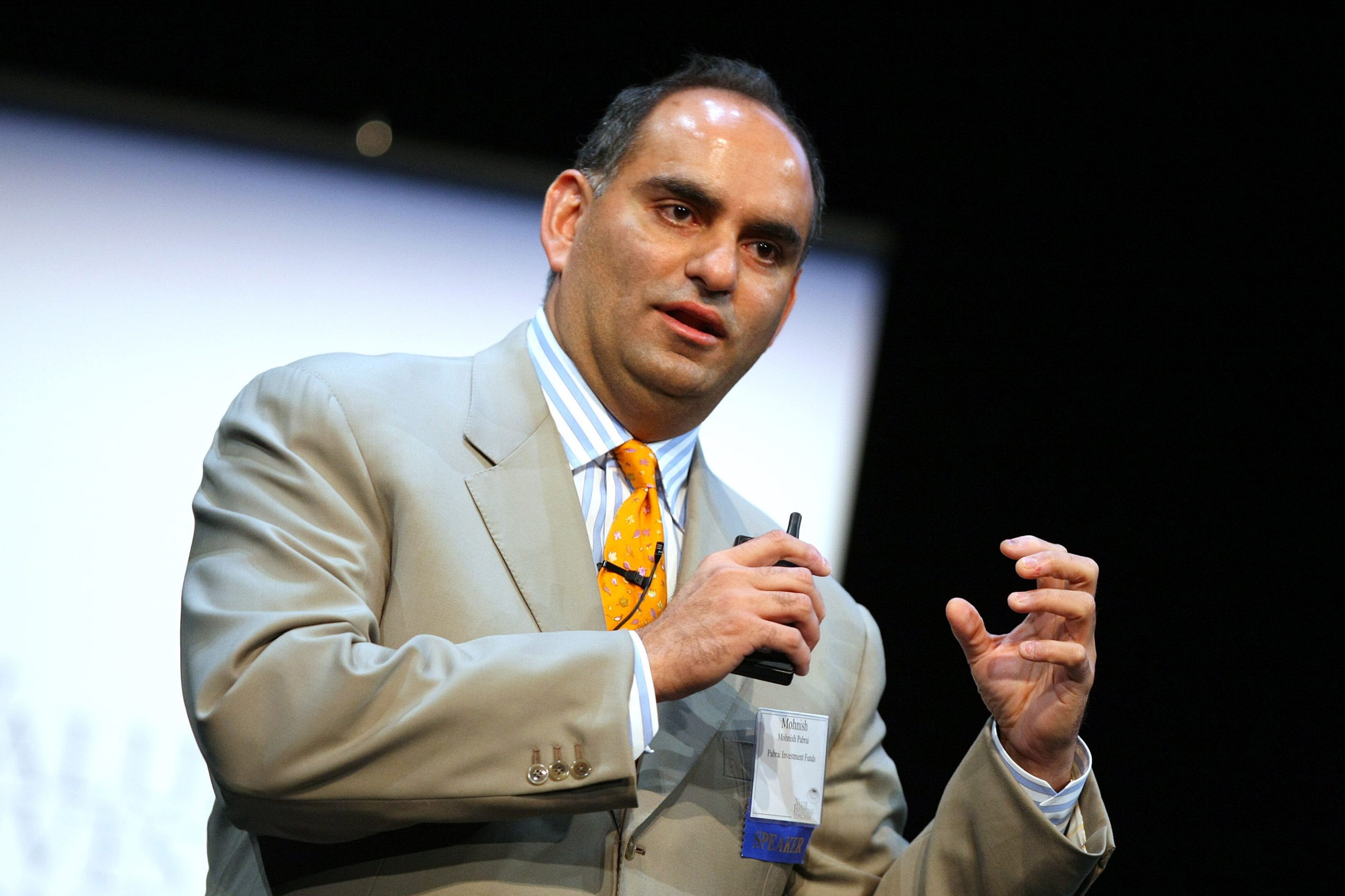Mohnish Pabrai speaks on stage