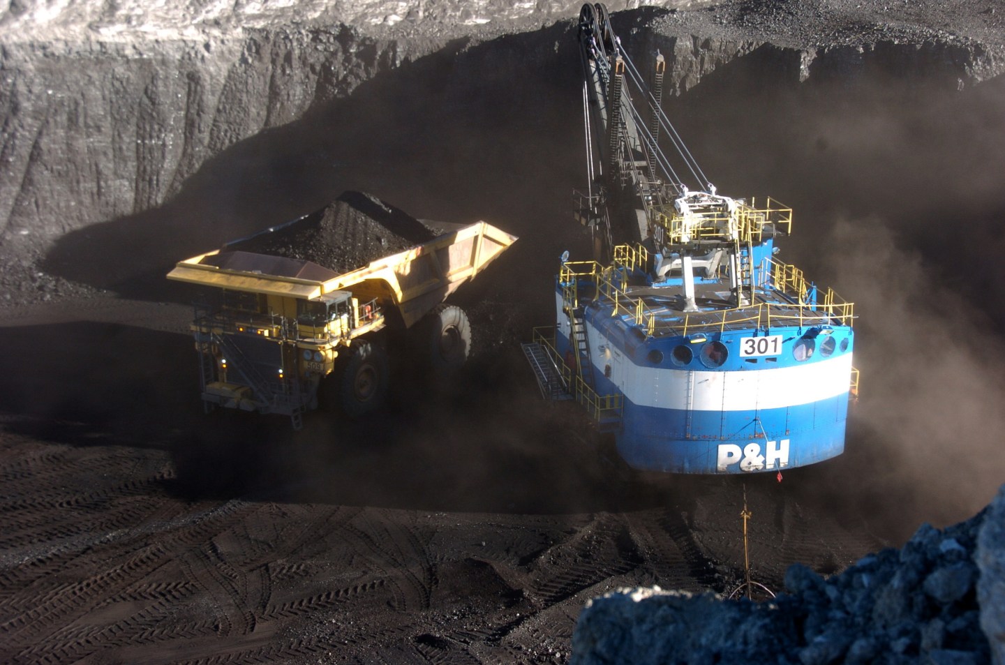 The U.S. is about to hold the government’s biggest coal sales in over a decade even as demand wanes. ‘Eventually coal will get pushed out of the market’