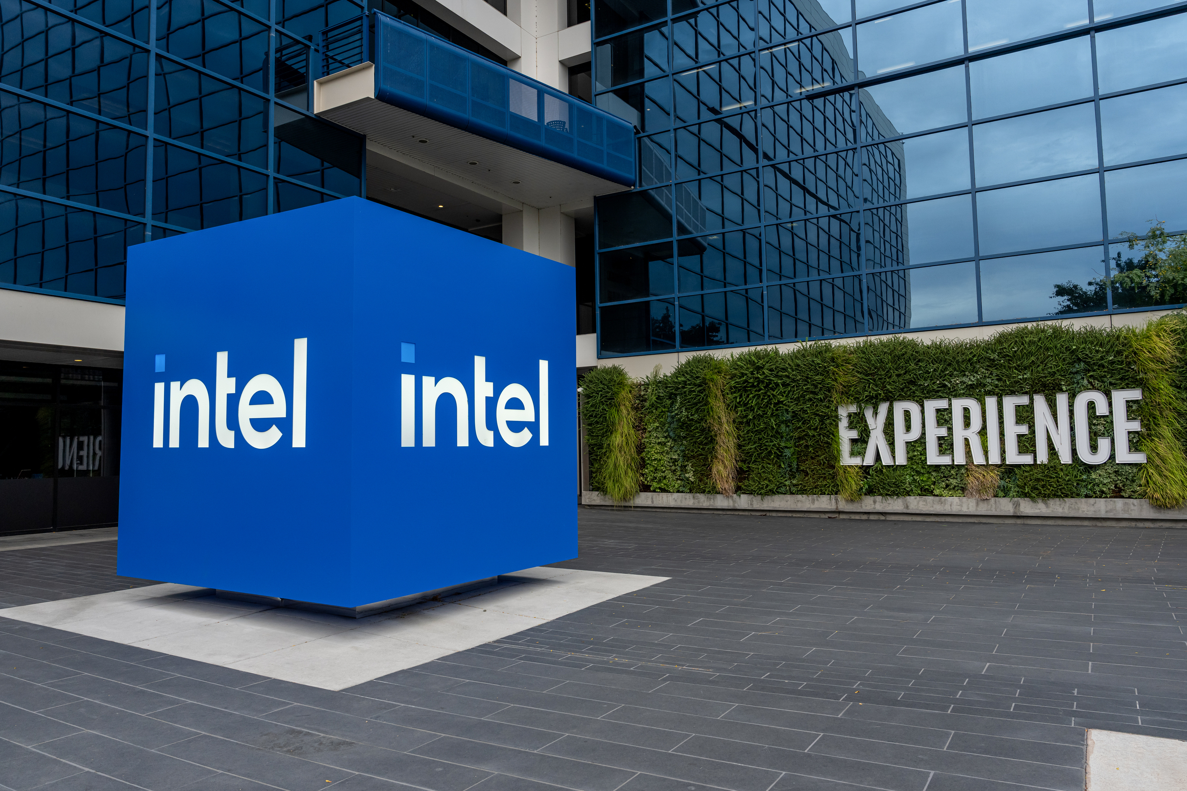 The company tops Q3 2025 forecasts with higher sales and profit.