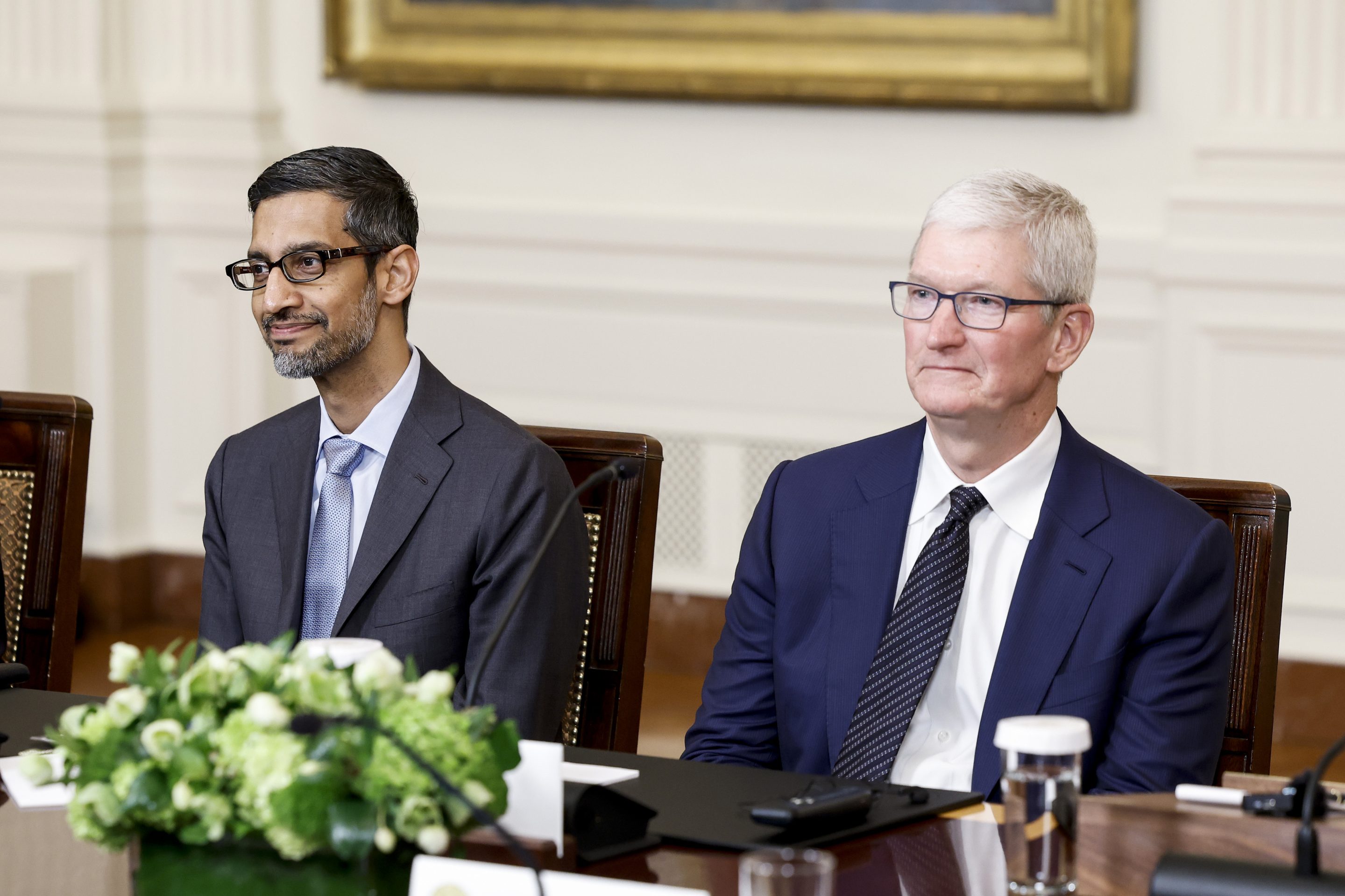 Photo of Sundar Pichai (left) next to Apple CEO Tim Cook