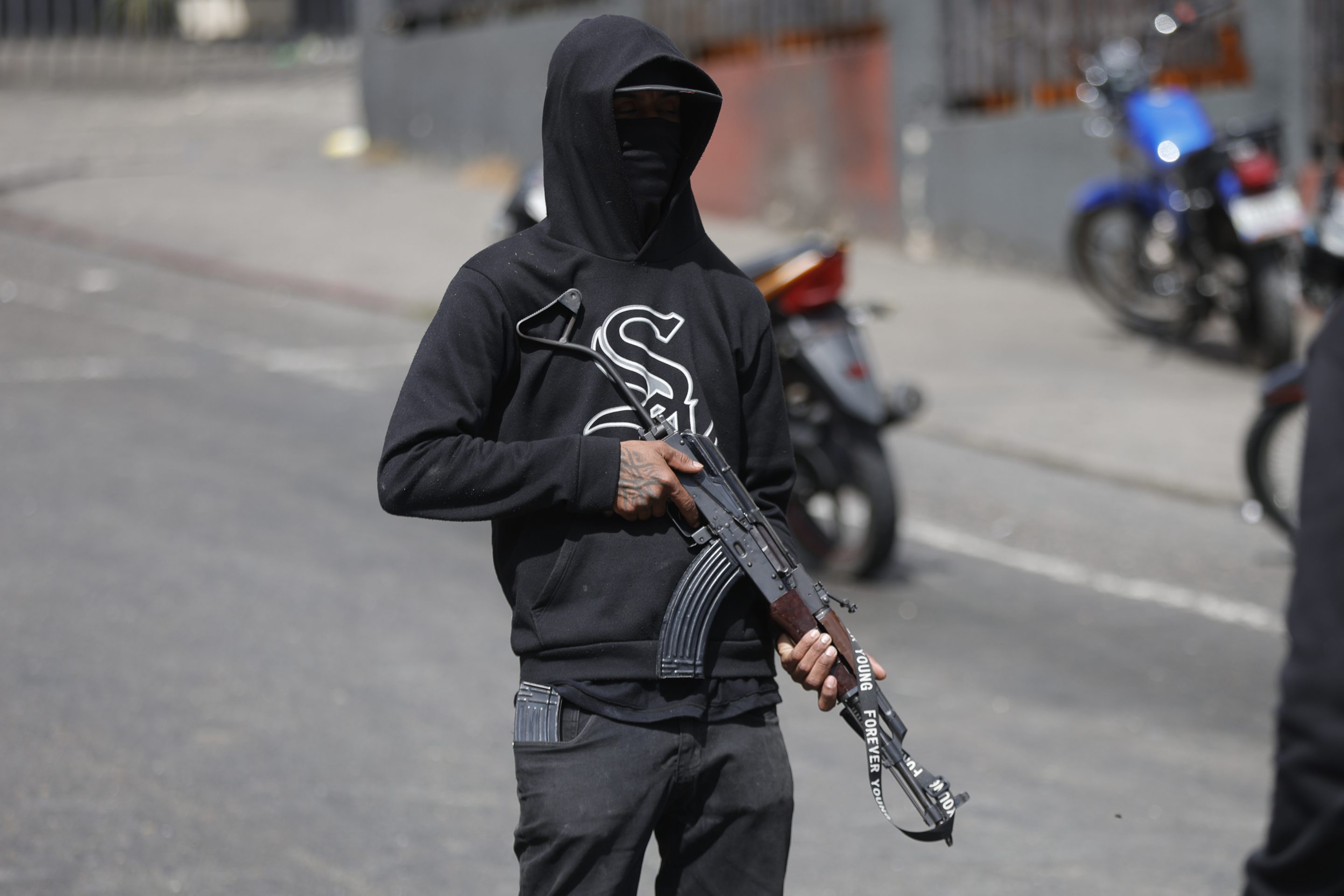 Armed men guard the entrance to the "23 de Enero" neighborhood, a symbolic district for supporters of the late Venezuelan leader and Maduro's predecessor Chávez, after the capture of Venezuelan leader Maduro by the US became known.