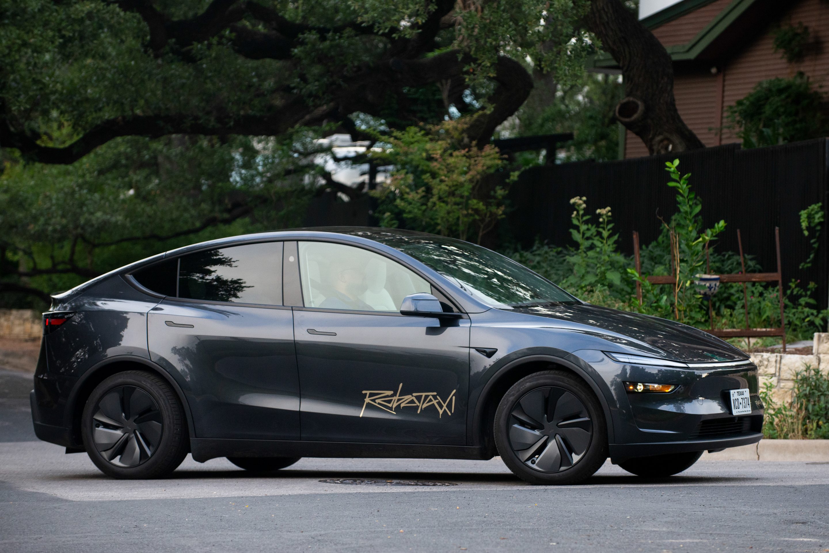 Based on the roughly 800,000 cumulative paid miles Tesla has logged, Electrek estimated that its robotaxi fleet is crashing once every 57,000 miles.