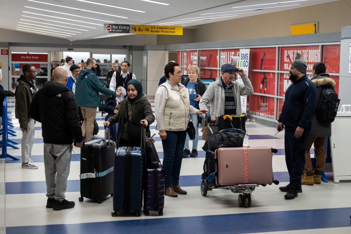 With little or no help from the U.S. government, Americans stranded in the Mideast used WhatsApp and social media to figure out how to get home